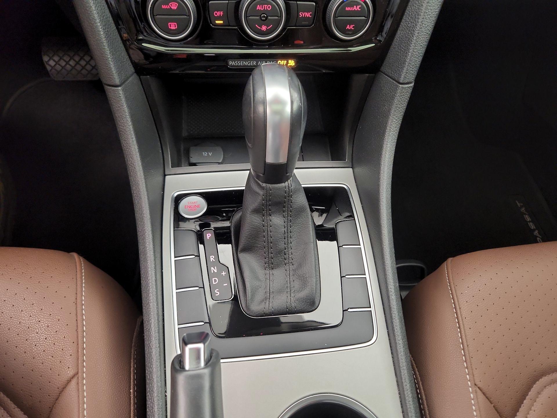 Thumbnail: 2022 Volkswagen Passat - 17