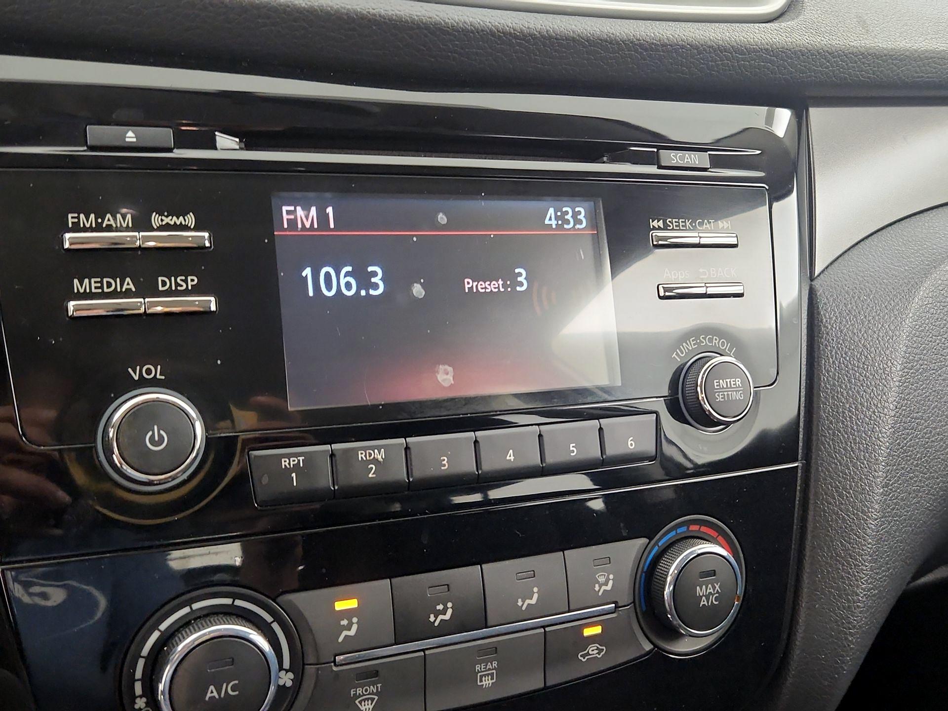 Thumbnail: 2015 Nissan Rogue - 15