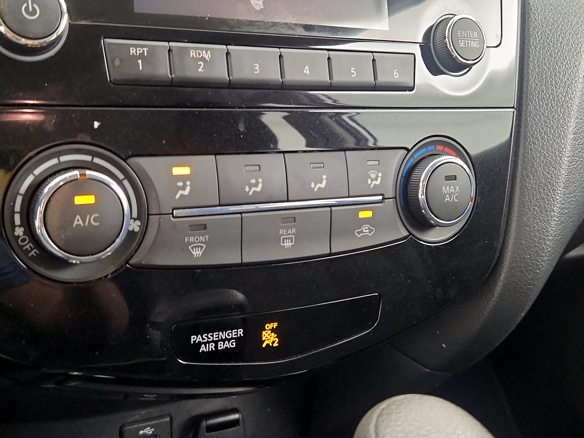 Thumbnail: 2015 Nissan Rogue - 16