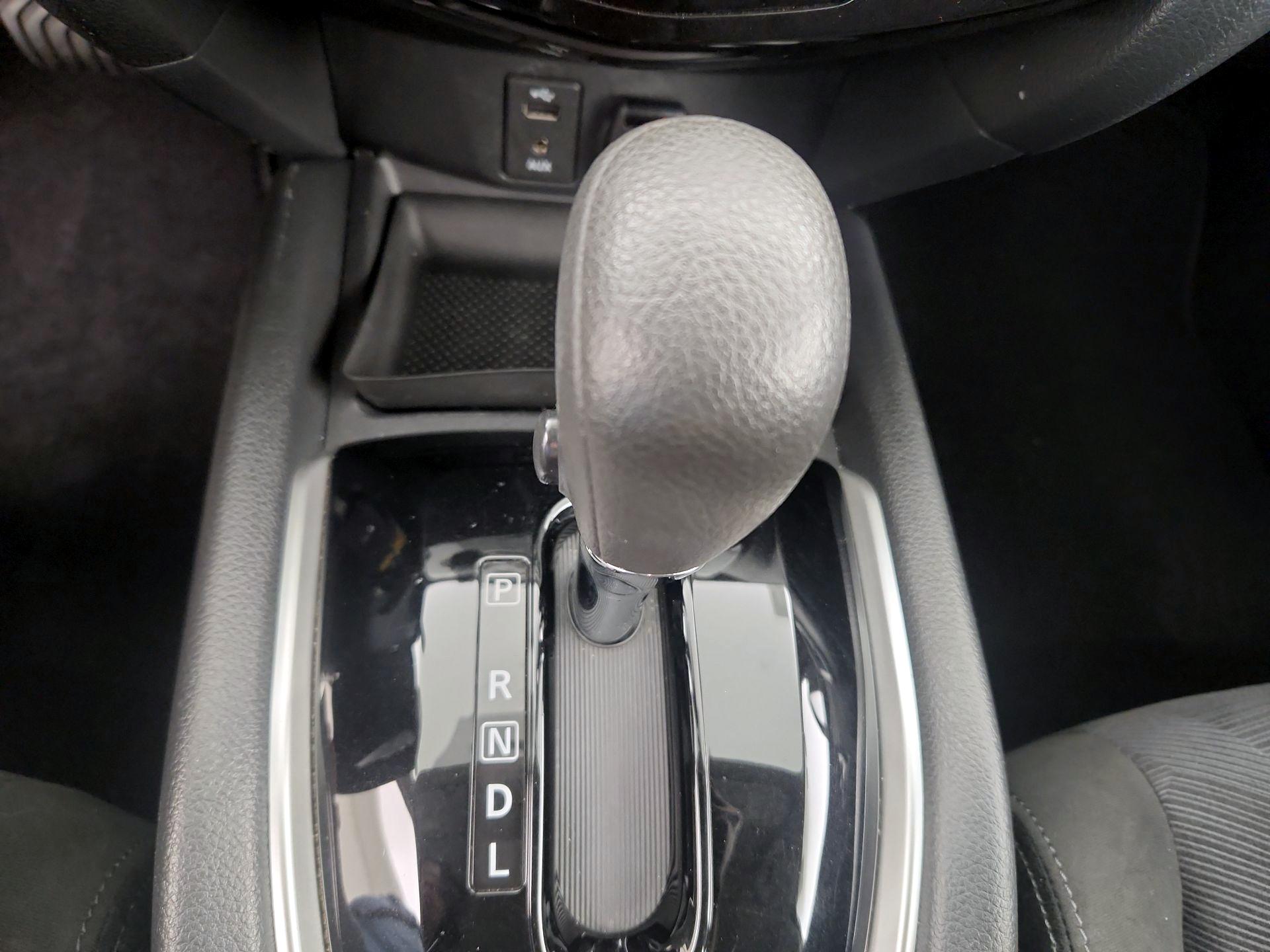 Thumbnail: 2015 Nissan Rogue - 17