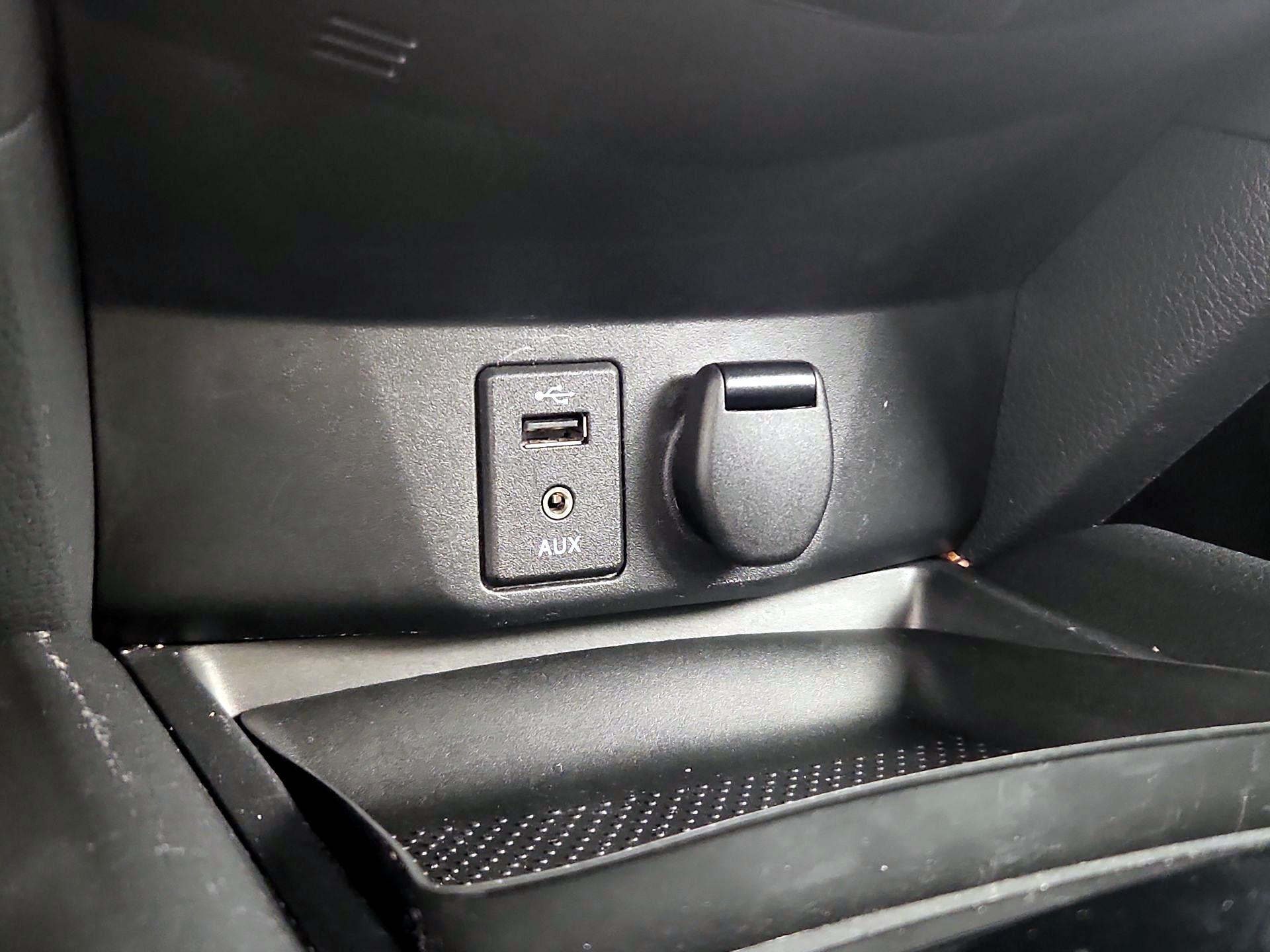 Thumbnail: 2015 Nissan Rogue - 18