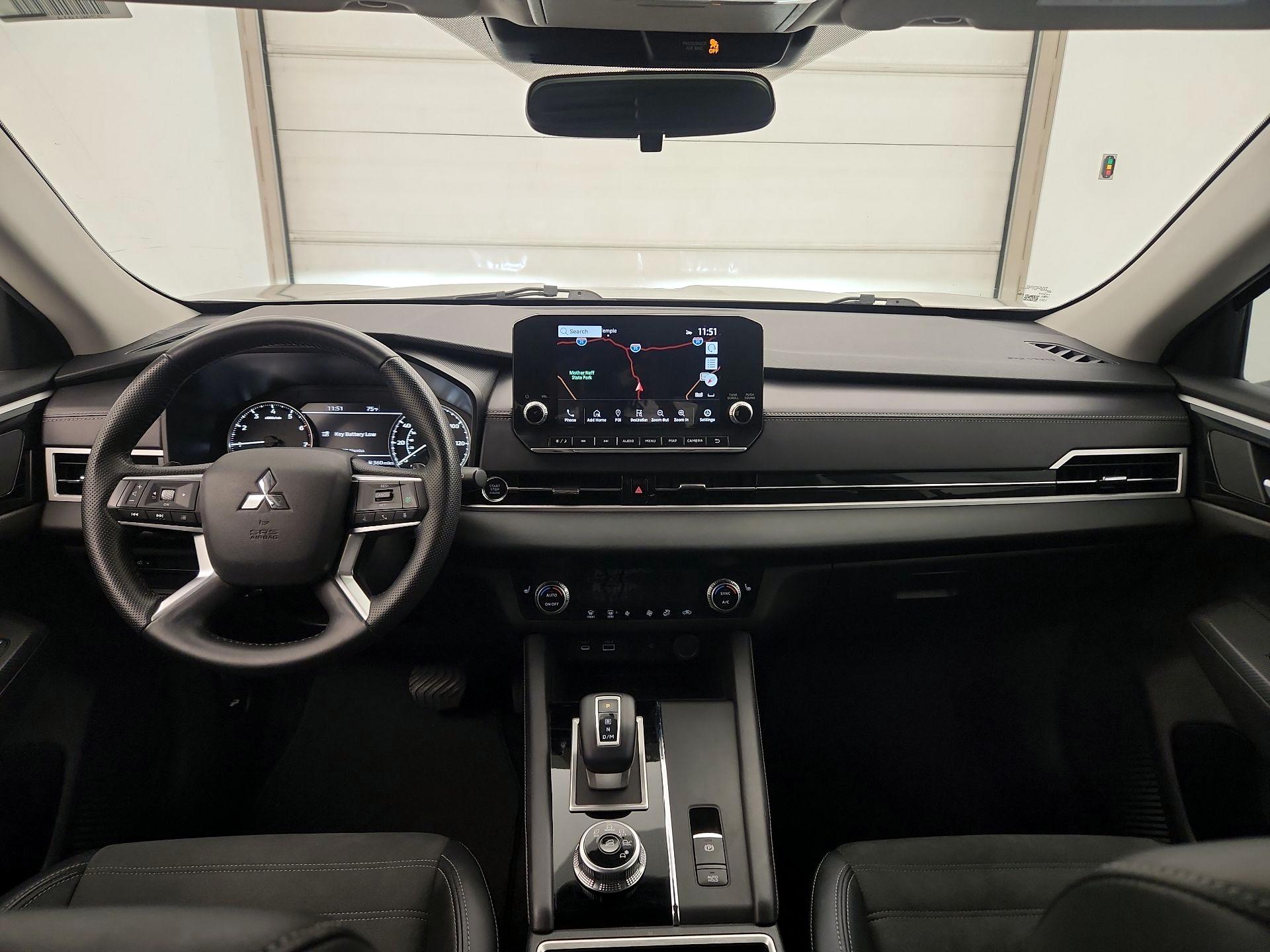 Thumbnail: 2024 Mitsubishi Outlander - 9