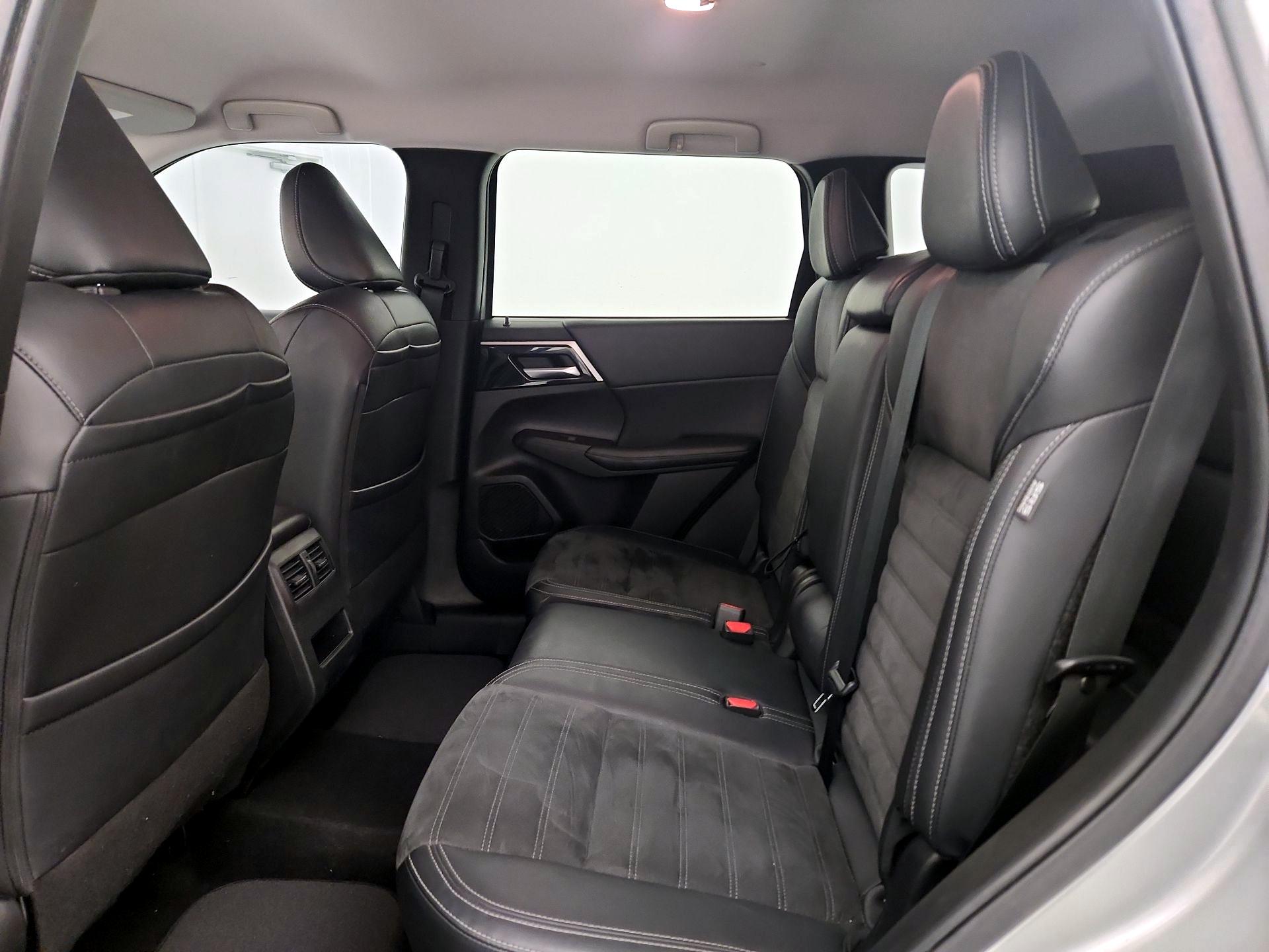 Thumbnail: 2024 Mitsubishi Outlander - 20