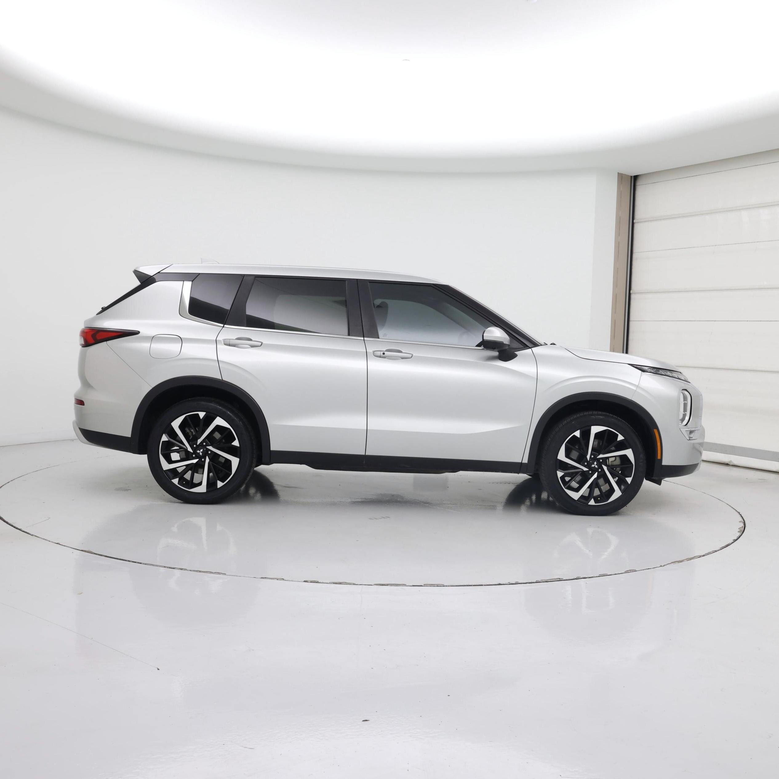 Thumbnail: 2024 Mitsubishi Outlander - 7