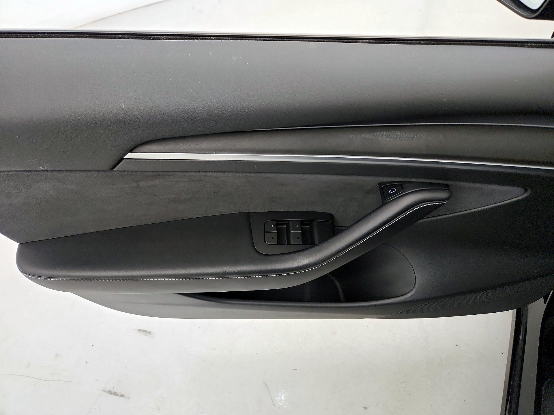 Thumbnail: 2022 Tesla Model 3 - 12