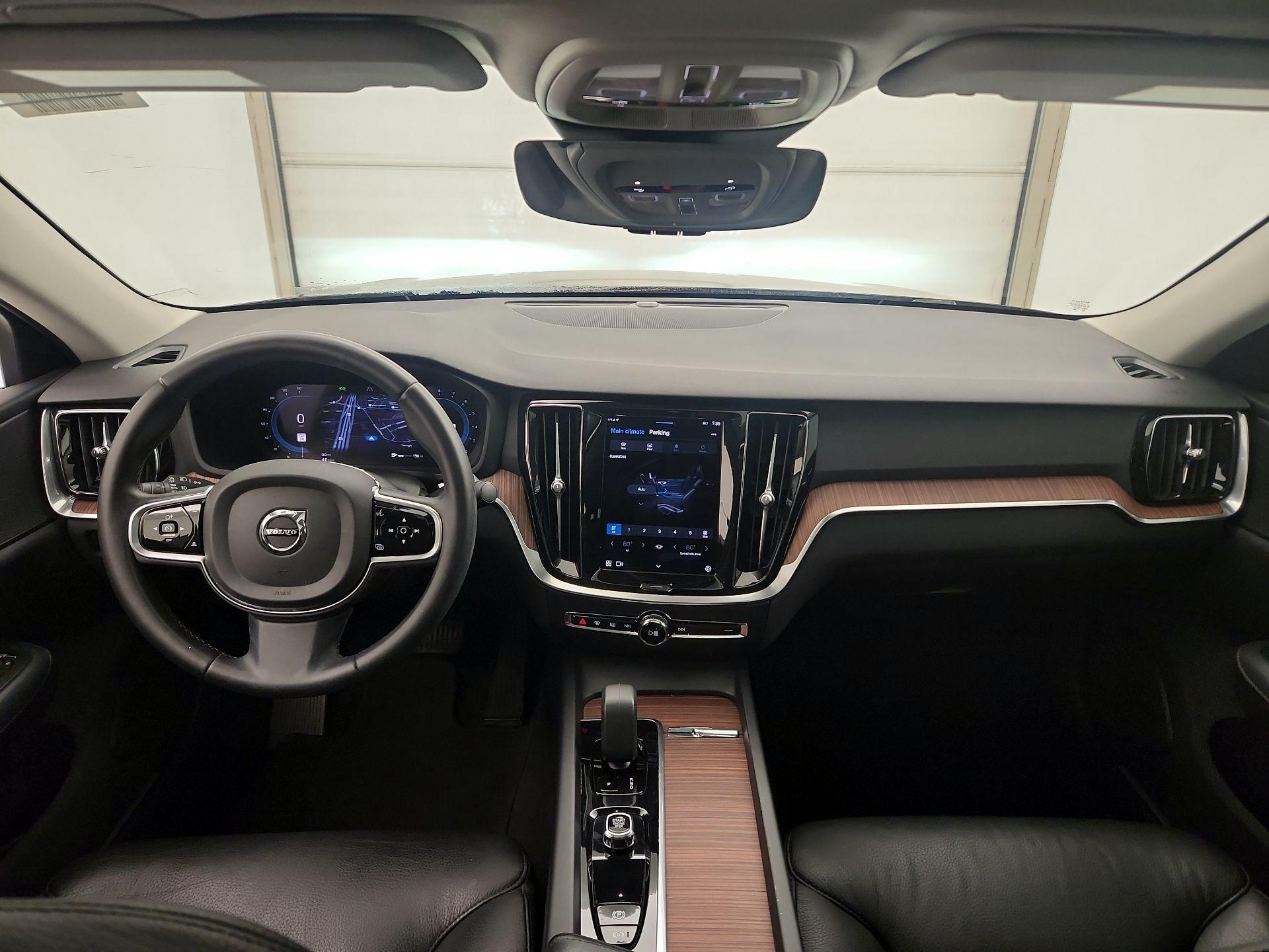 Thumbnail: 2023 Volvo S60 - 9