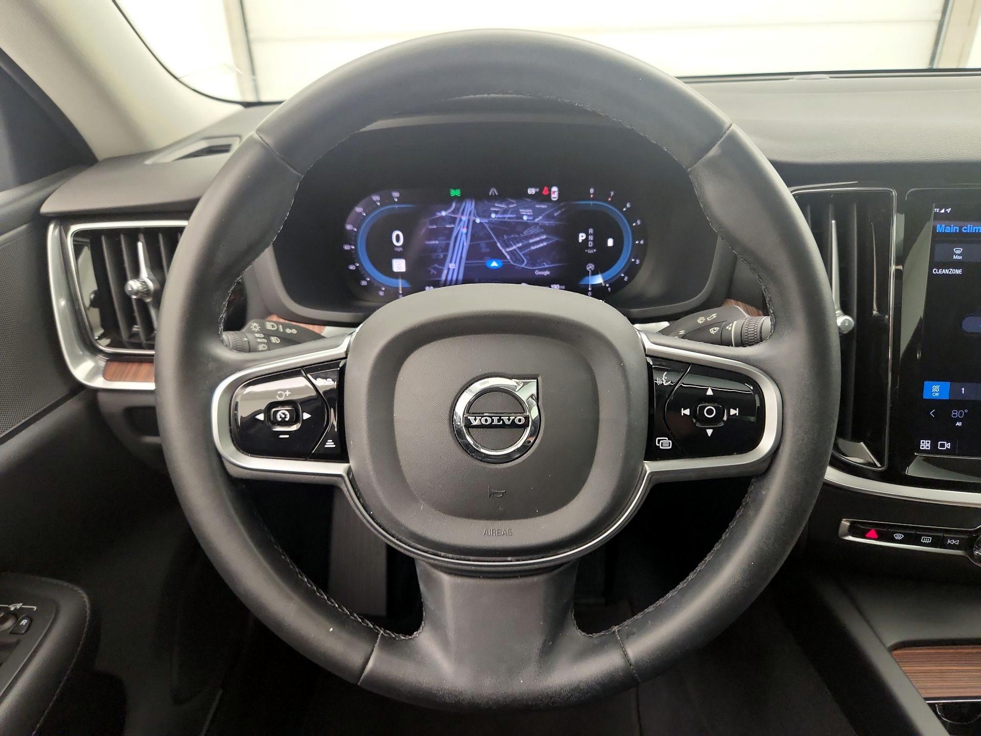 Thumbnail: 2023 Volvo S60 - 10