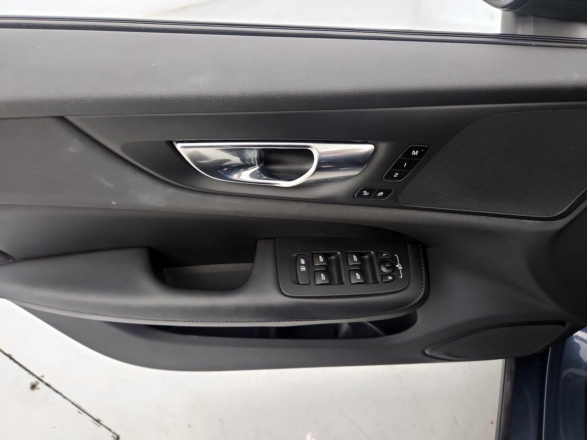 Thumbnail: 2023 Volvo S60 - 12