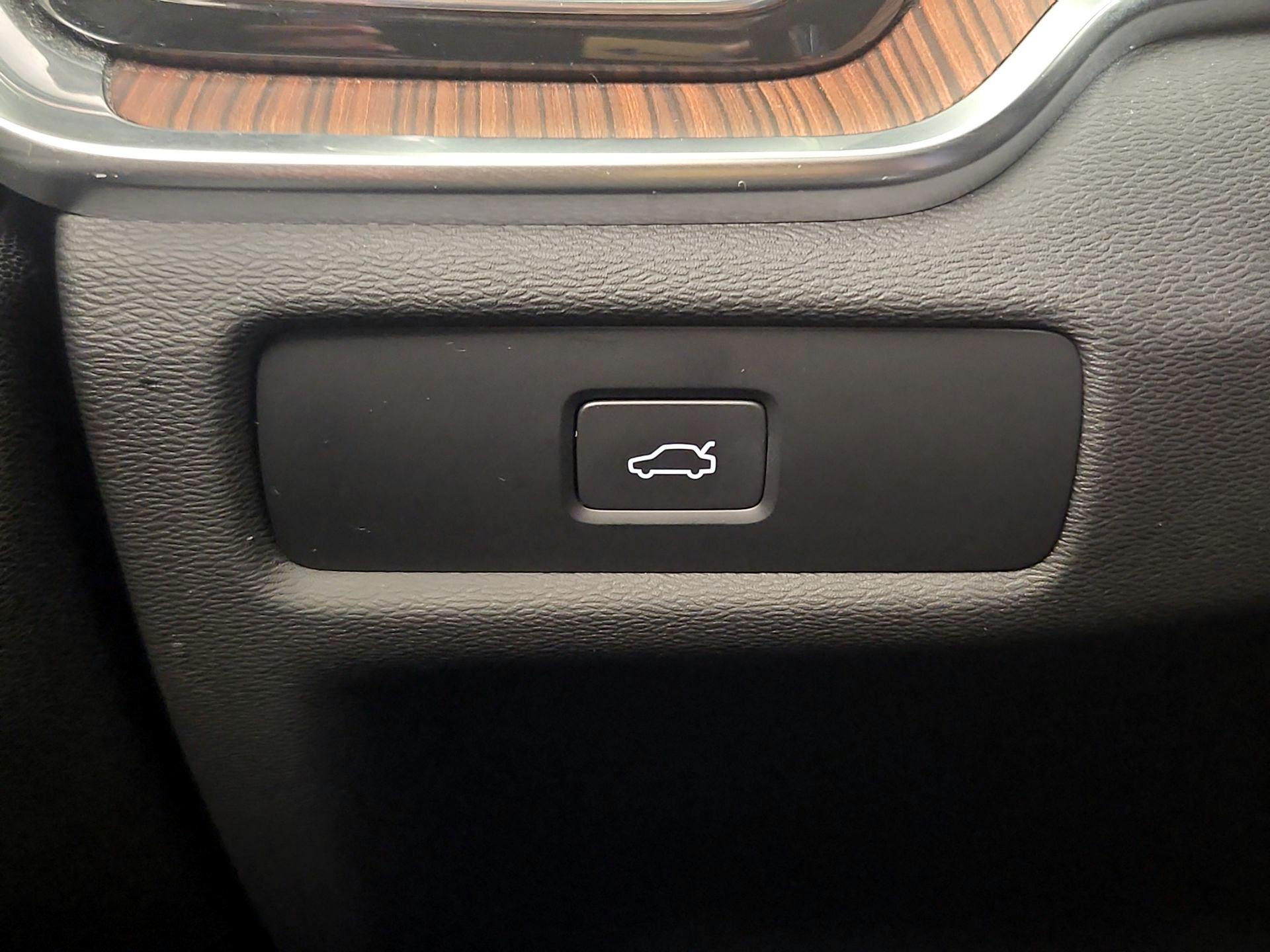 Thumbnail: 2023 Volvo S60 - 13