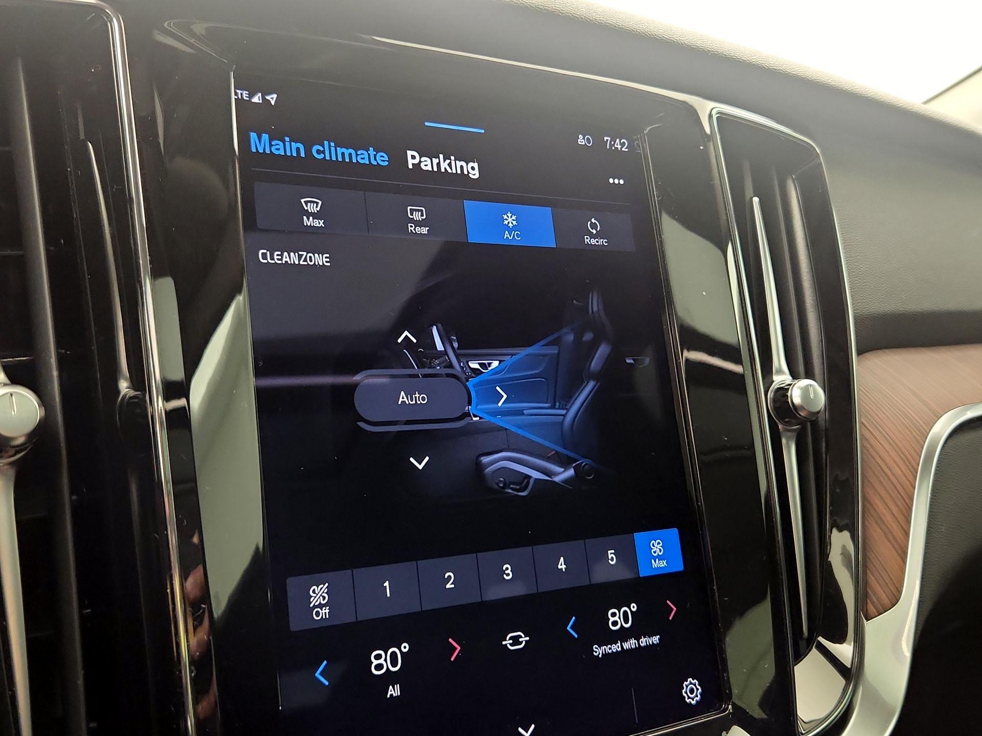 Thumbnail: 2023 Volvo S60 - 17