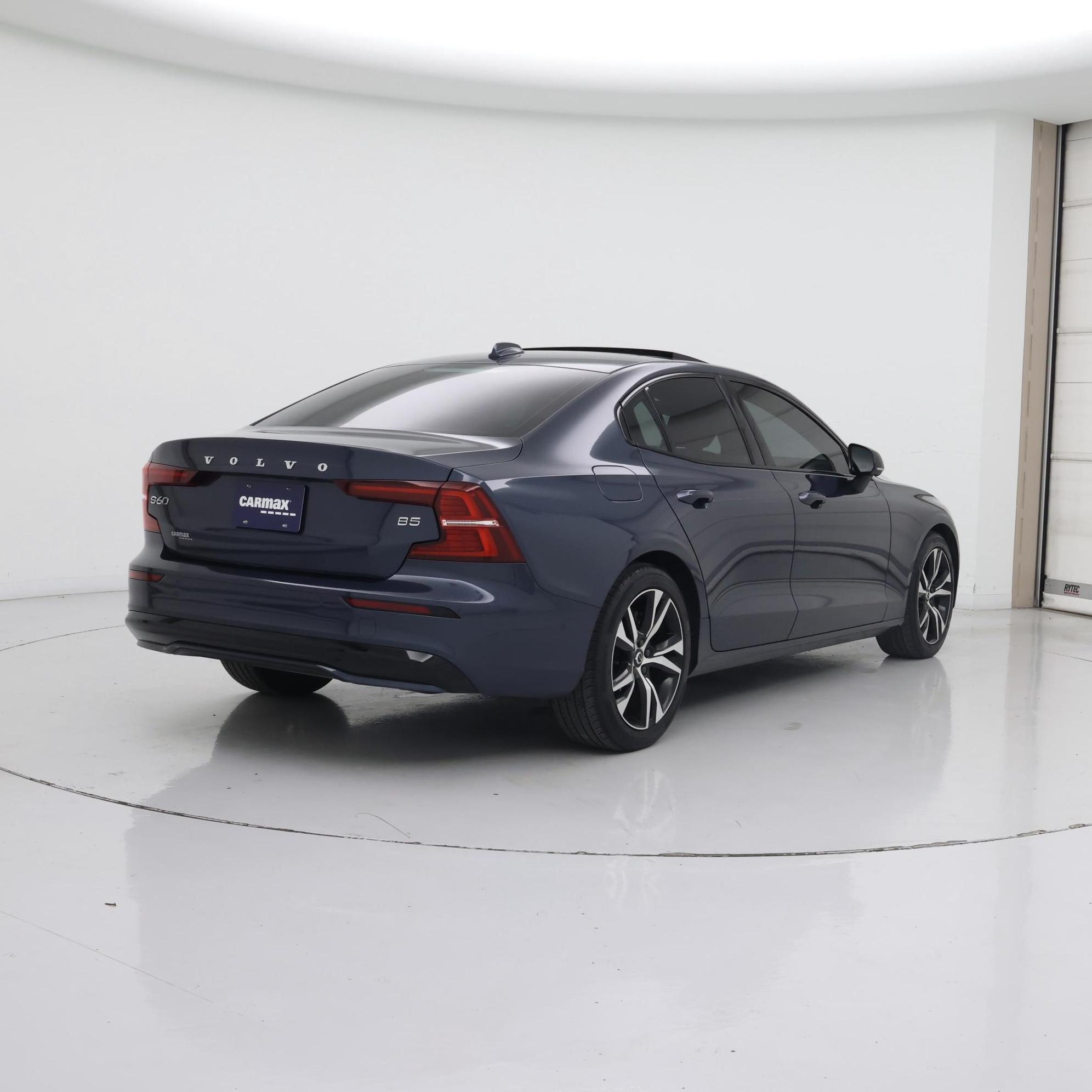 Thumbnail: 2023 Volvo S60 - 8