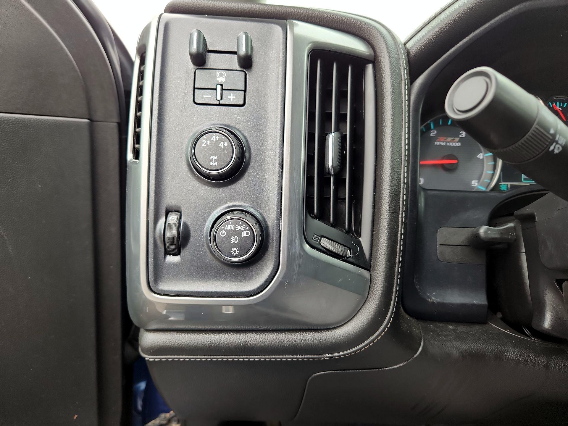 Thumbnail: 2015 Chevrolet Silverado 3500 - 11