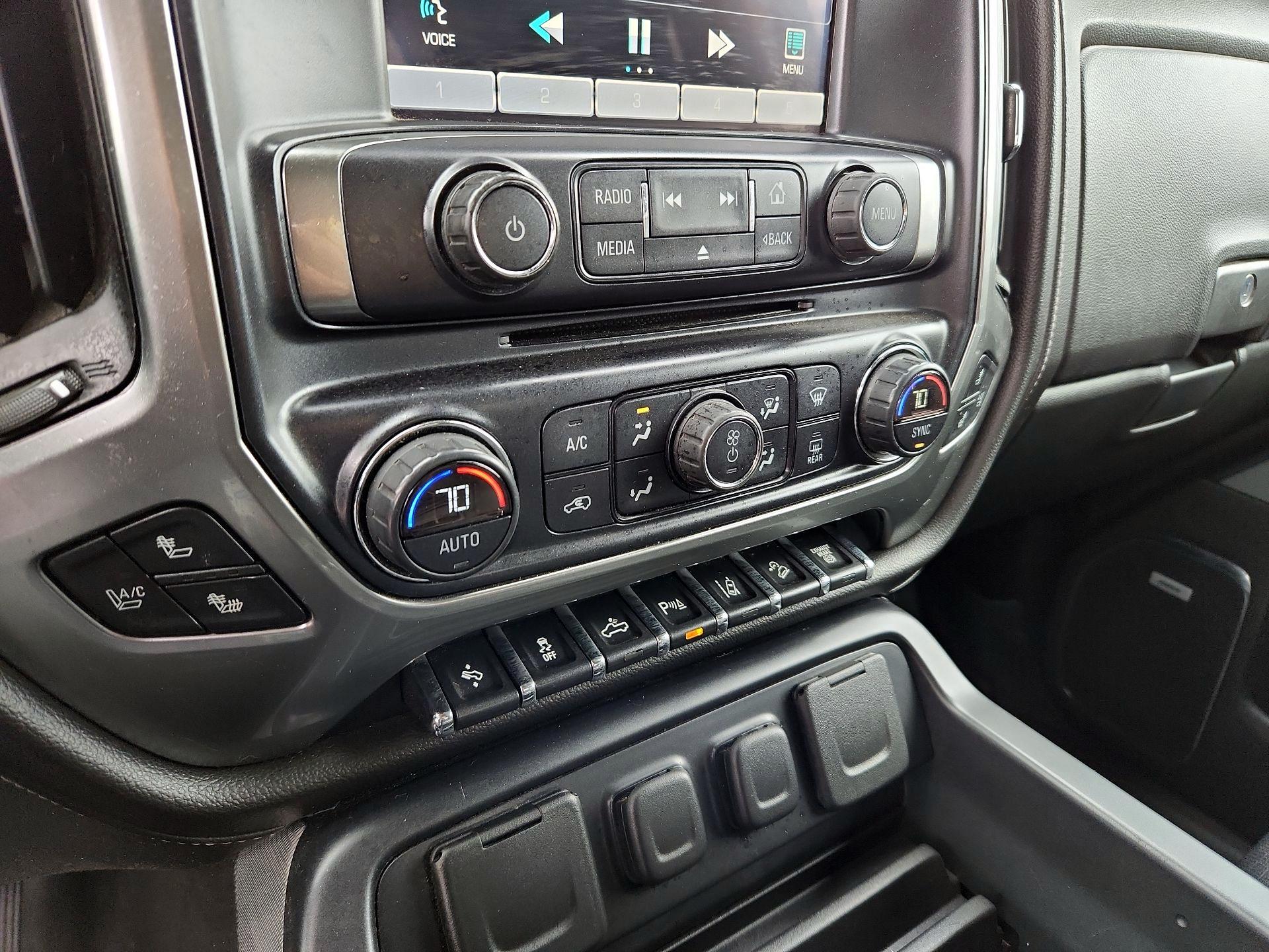 Thumbnail: 2015 Chevrolet Silverado 3500 - 15