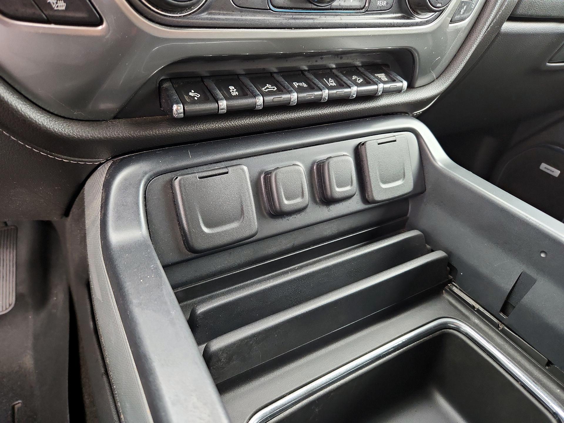 Thumbnail: 2015 Chevrolet Silverado 3500 - 17