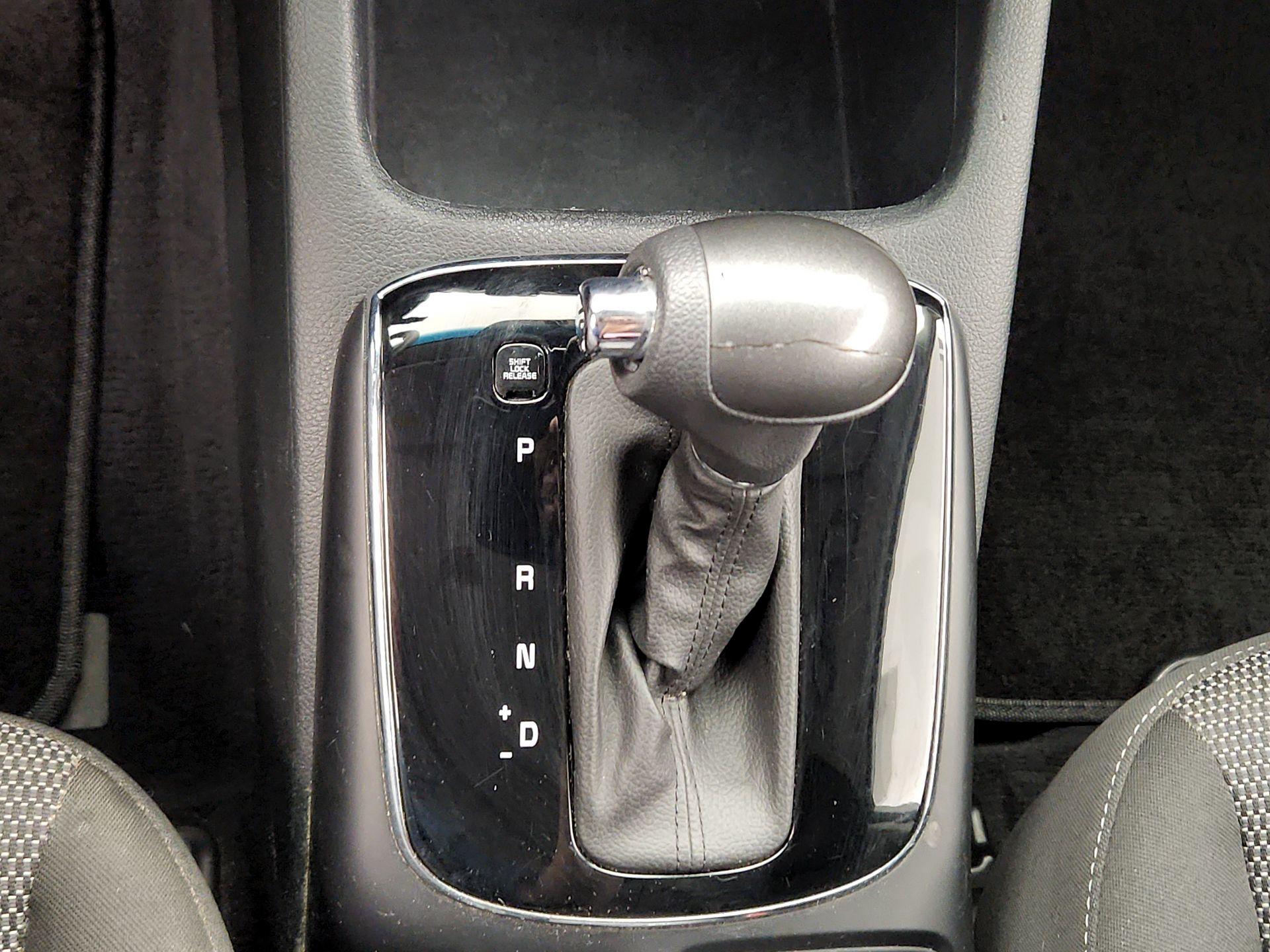 Thumbnail: 2018 Kia Forte - 16