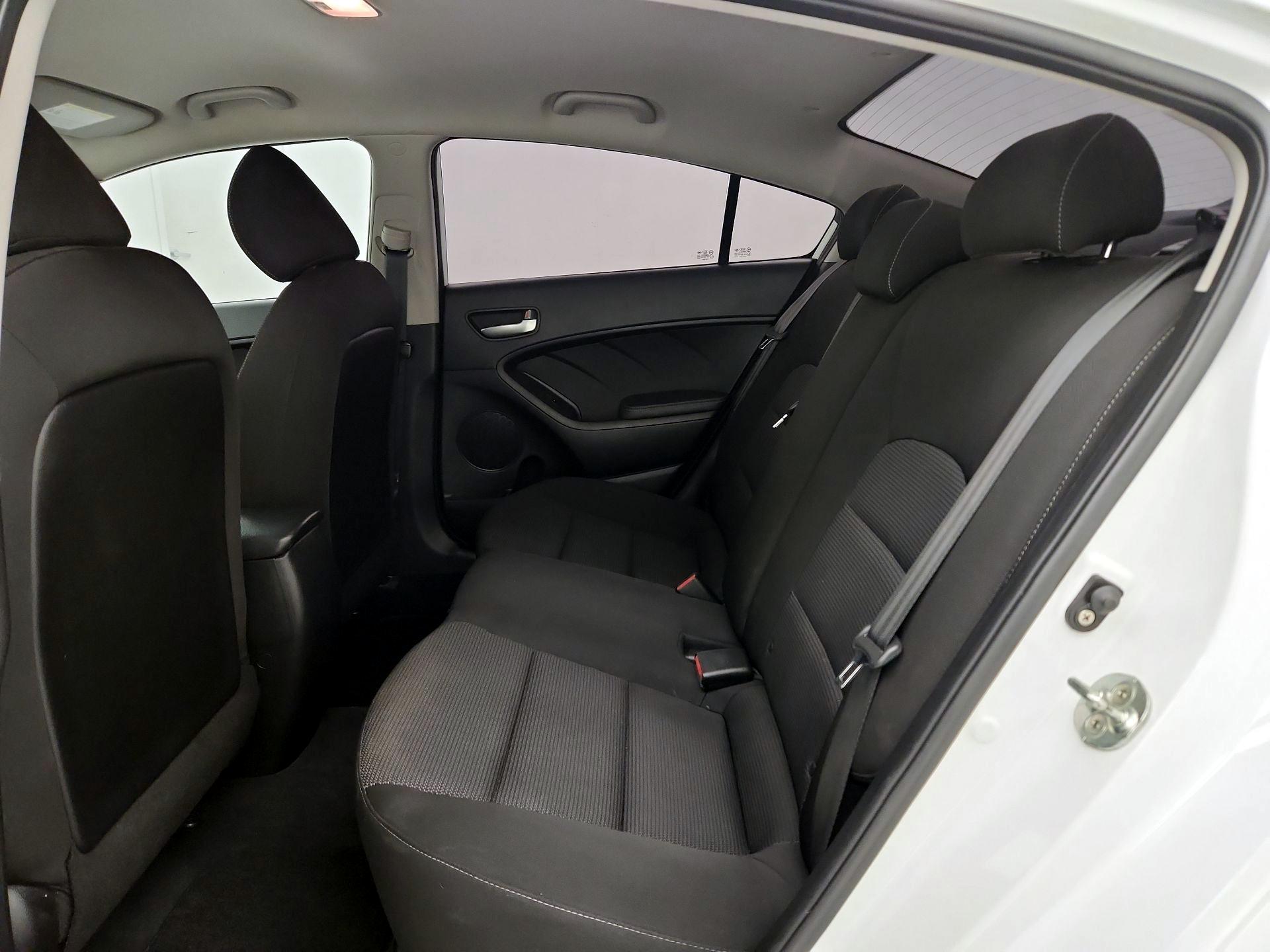 Thumbnail: 2018 Kia Forte - 18