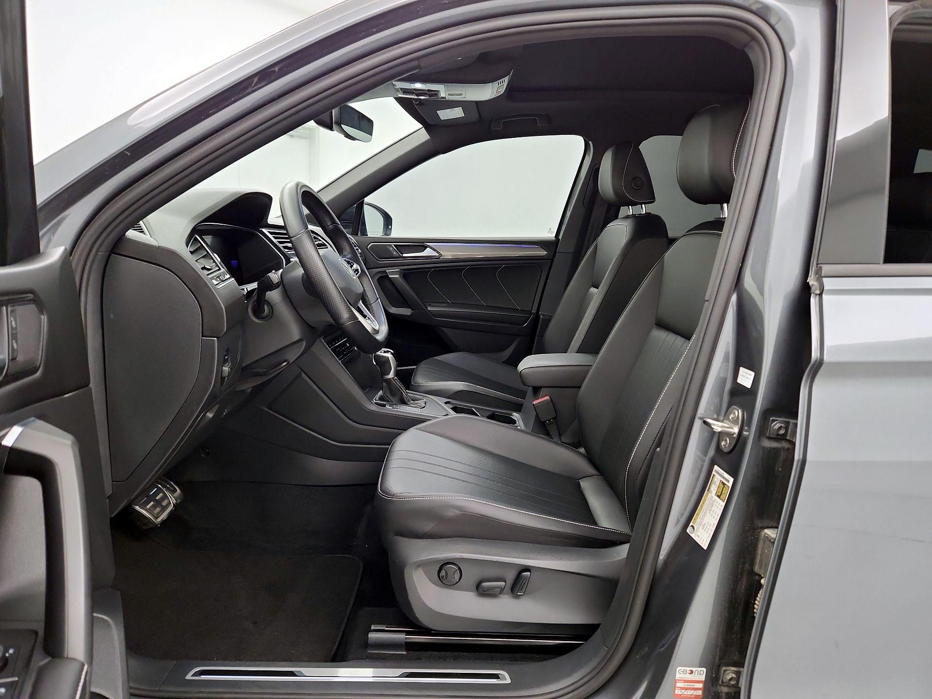 Thumbnail: 2023 Volkswagen Tiguan - 11