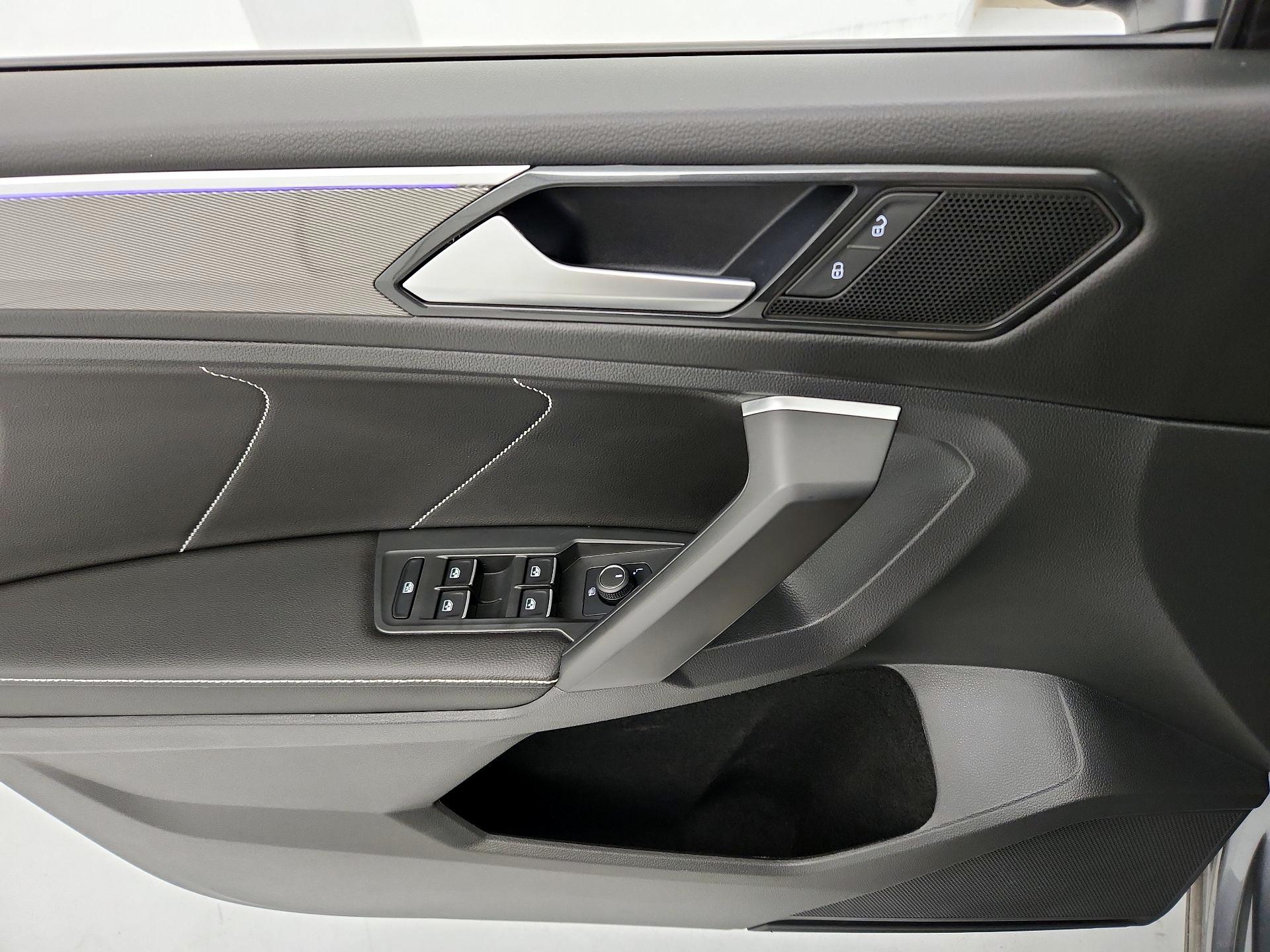 Thumbnail: 2023 Volkswagen Tiguan - 12