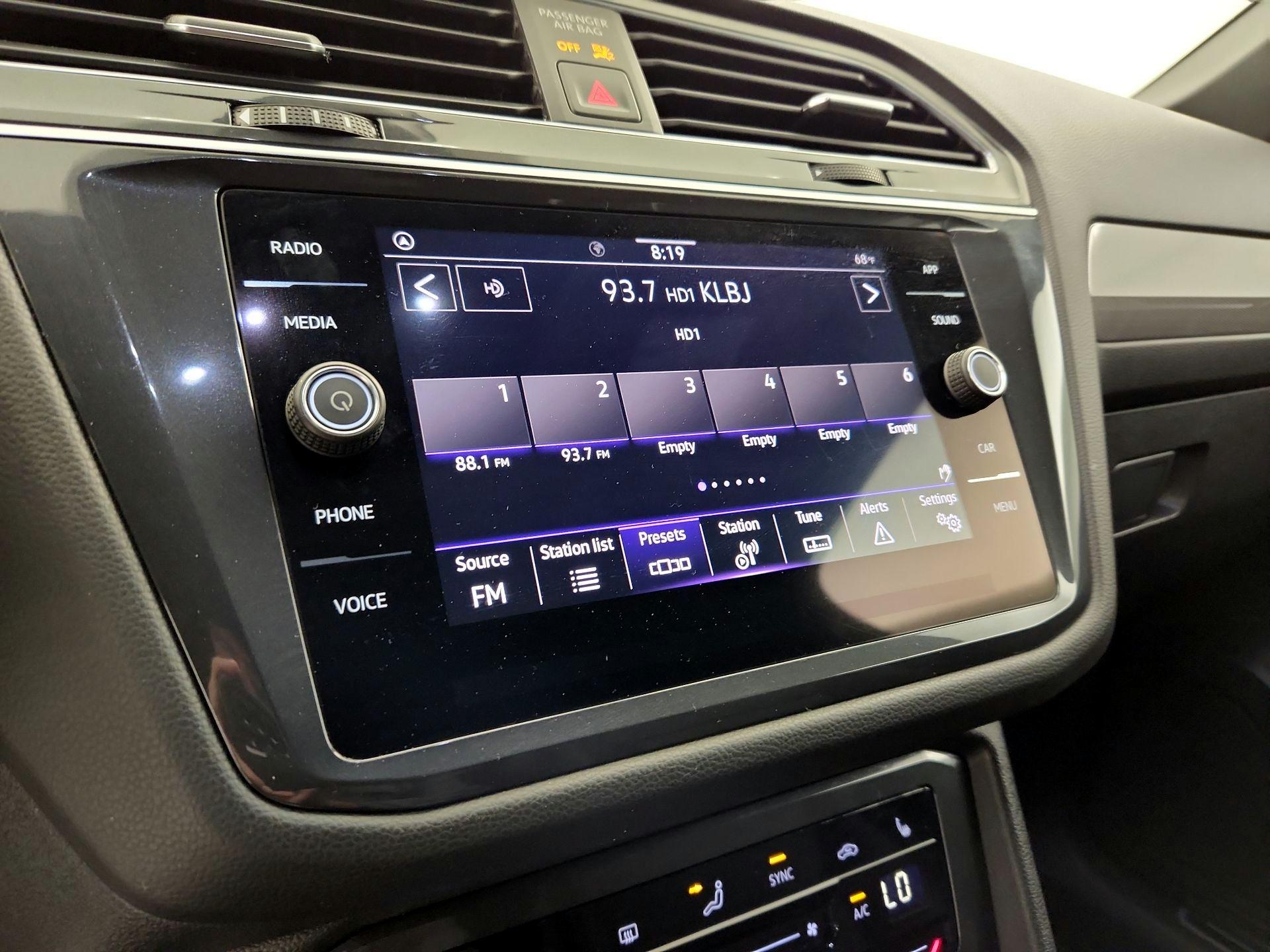 Thumbnail: 2023 Volkswagen Tiguan - 15