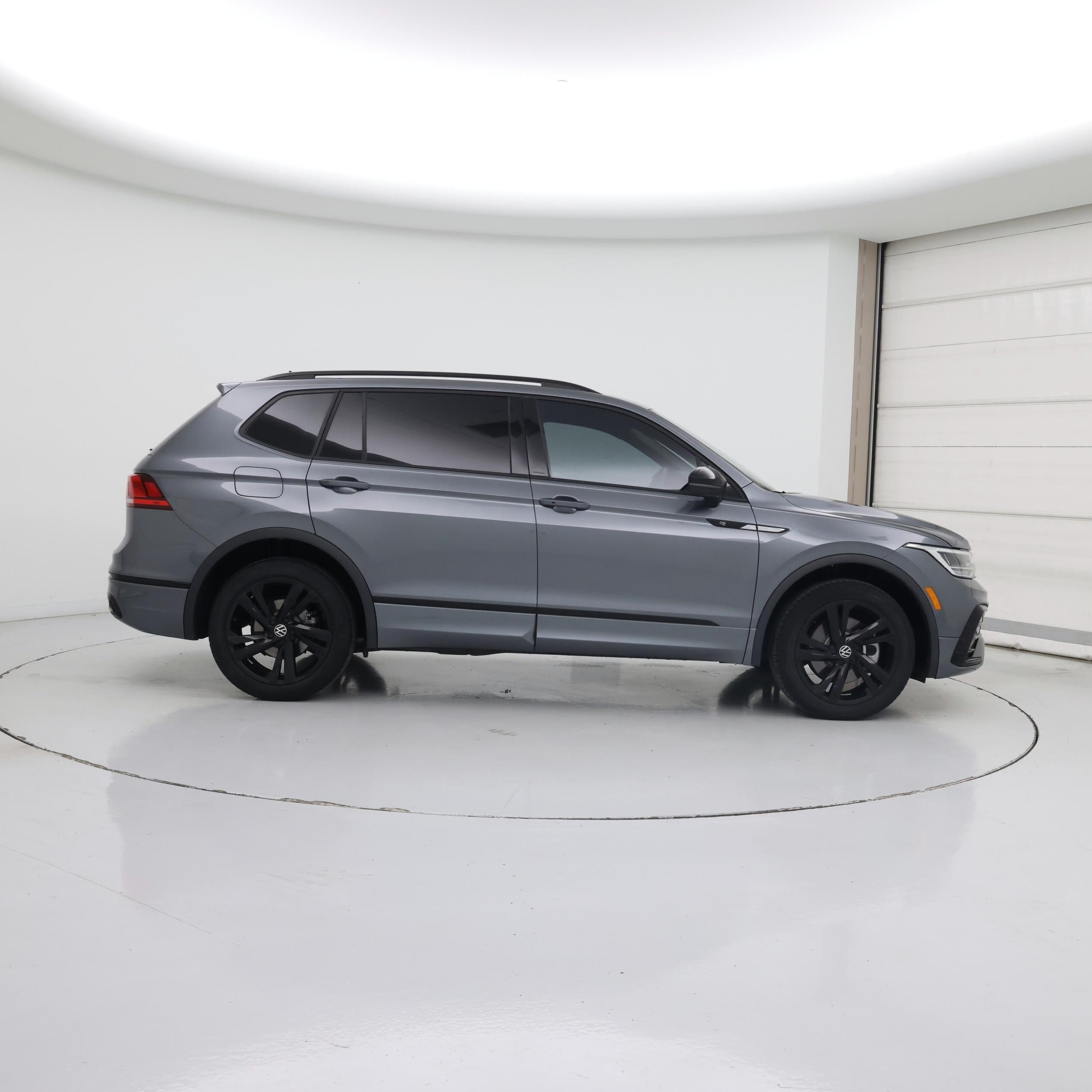 Thumbnail: 2023 Volkswagen Tiguan - 7