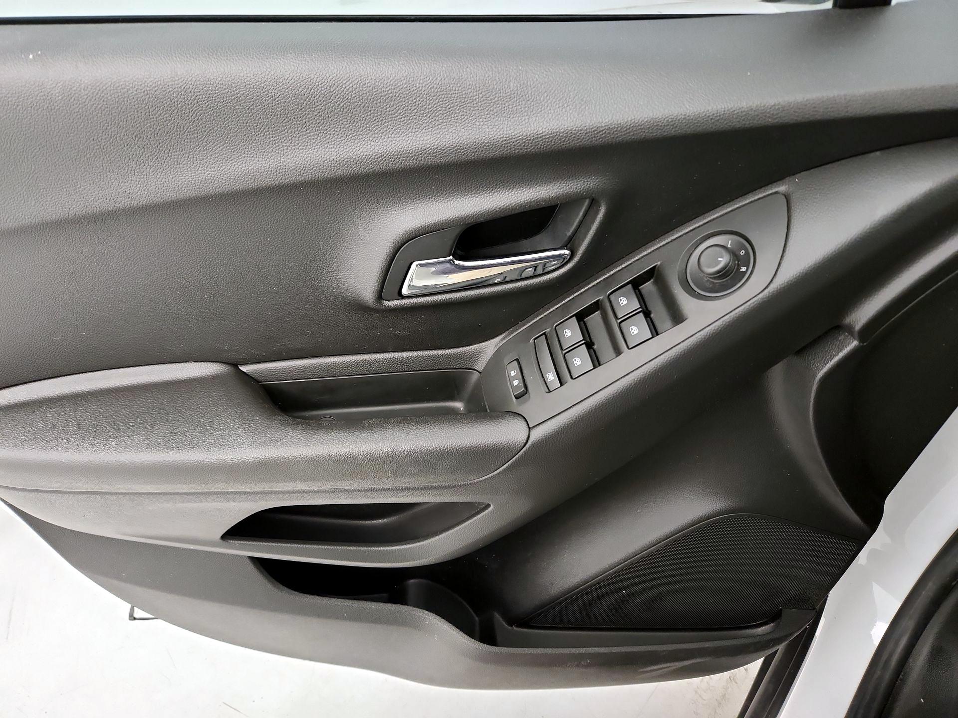 Thumbnail: 2018 Chevrolet Trax - 12