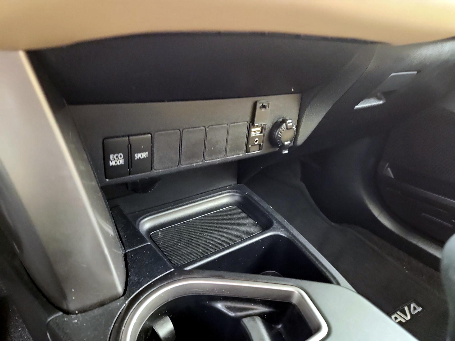 Thumbnail: 2017 Toyota RAV4 - 18