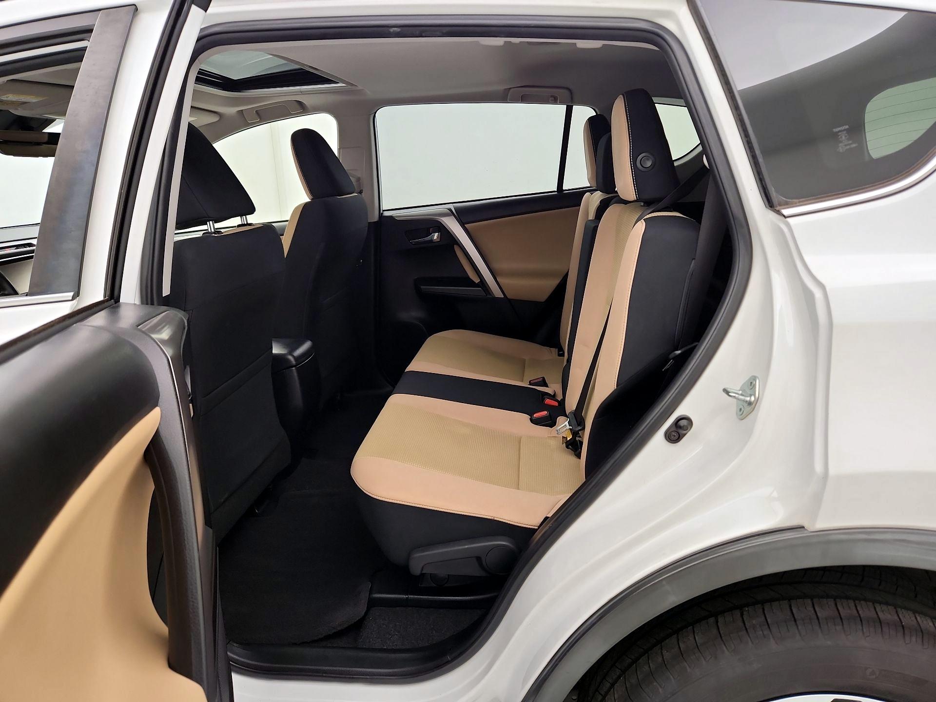 Thumbnail: 2017 Toyota RAV4 - 20