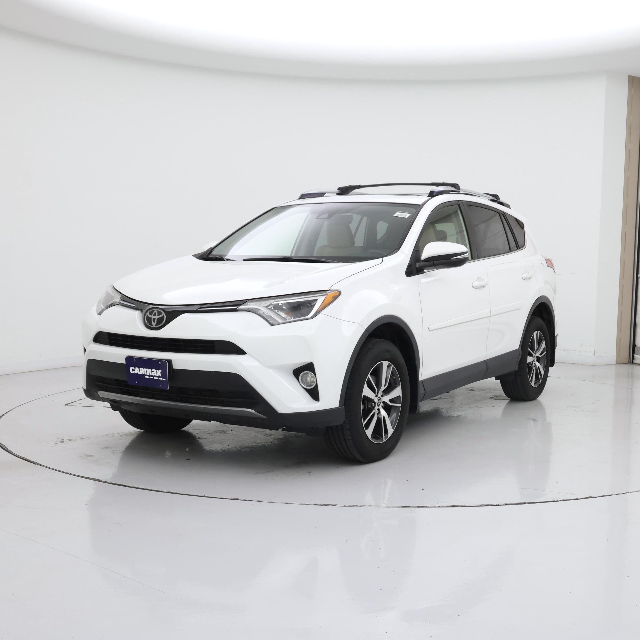 Thumbnail: 2017 Toyota RAV4 - 4