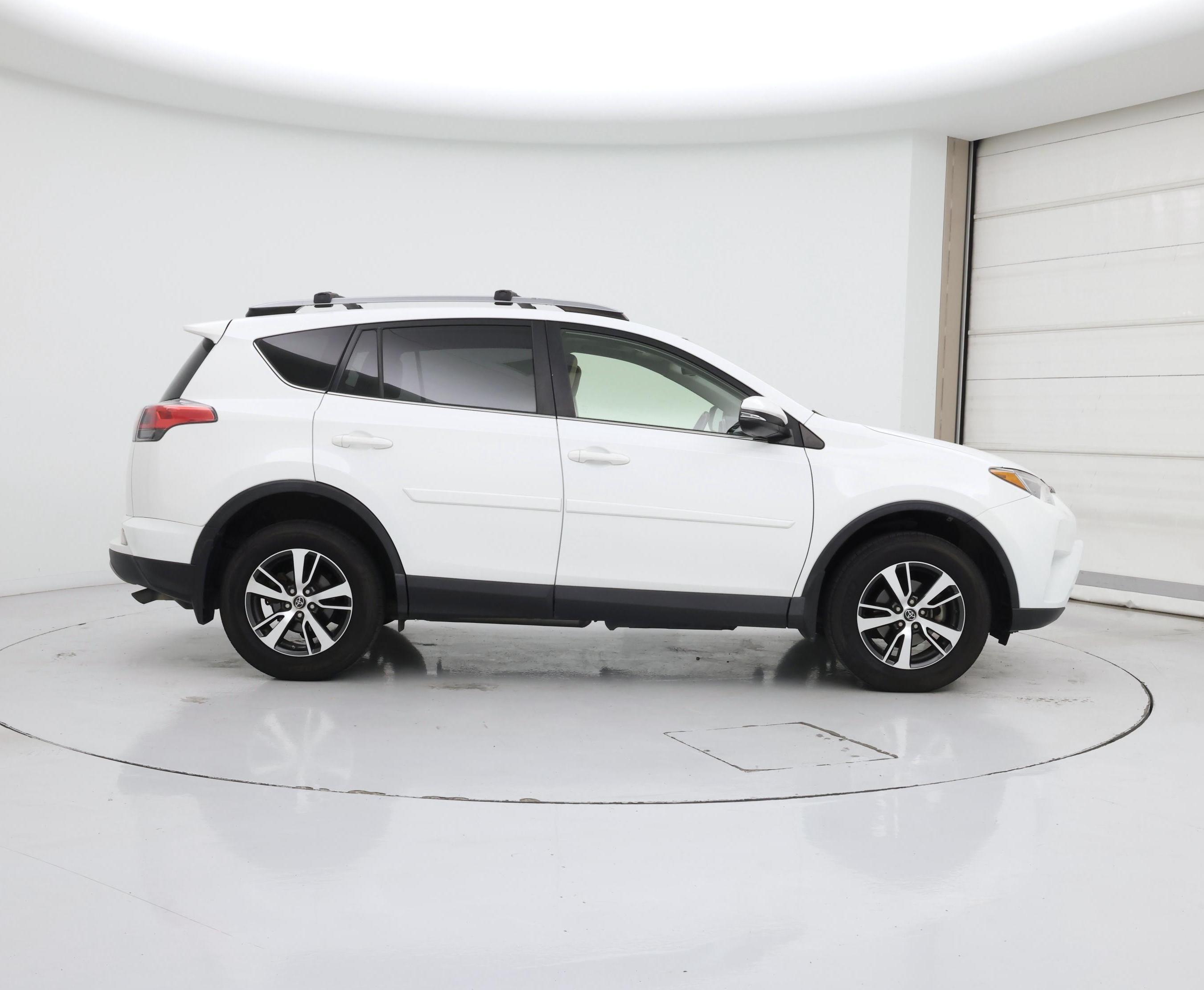 Thumbnail: 2017 Toyota RAV4 - 7