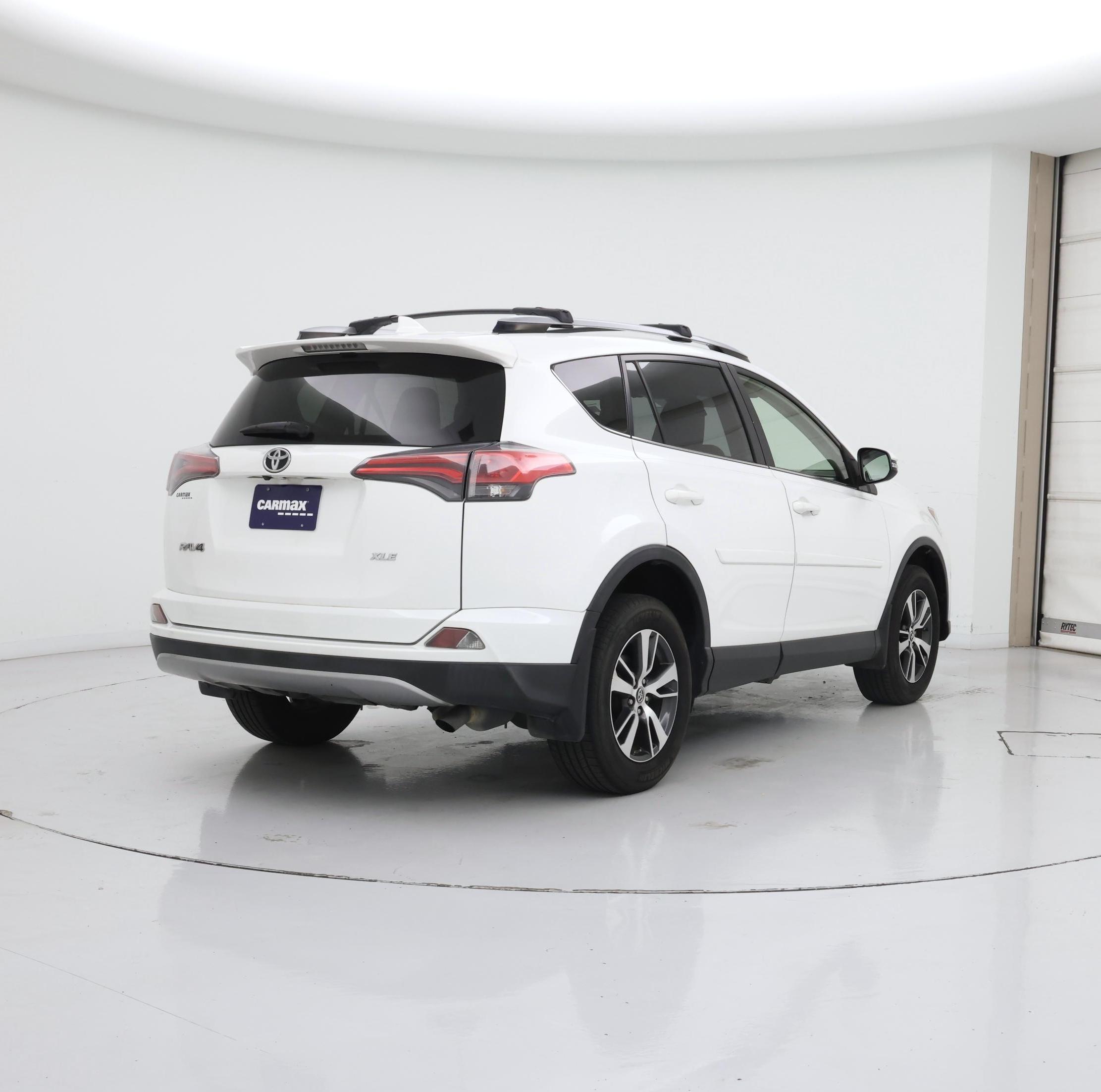 Thumbnail: 2017 Toyota RAV4 - 8