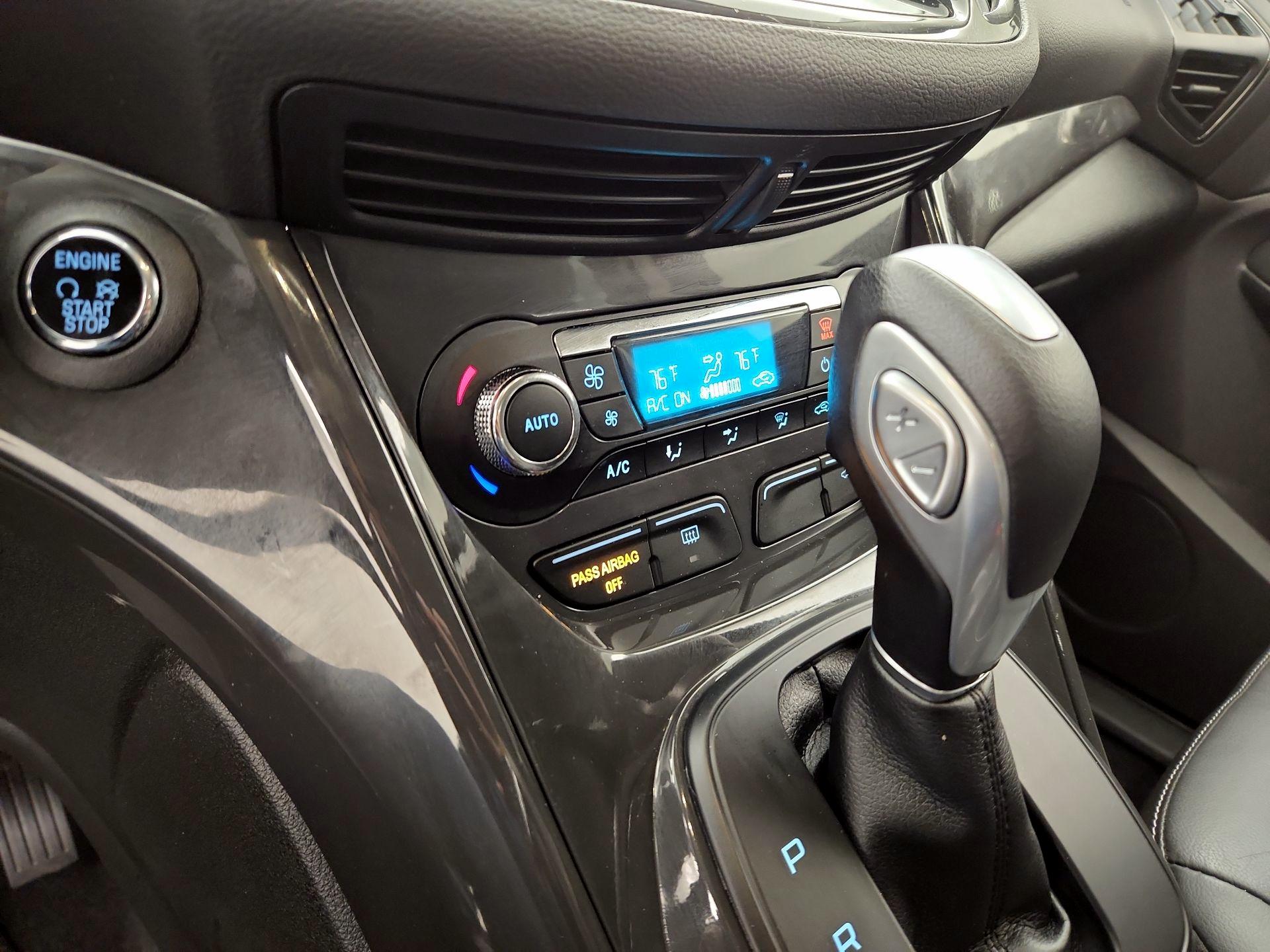 Thumbnail: 2015 Ford Escape - 16