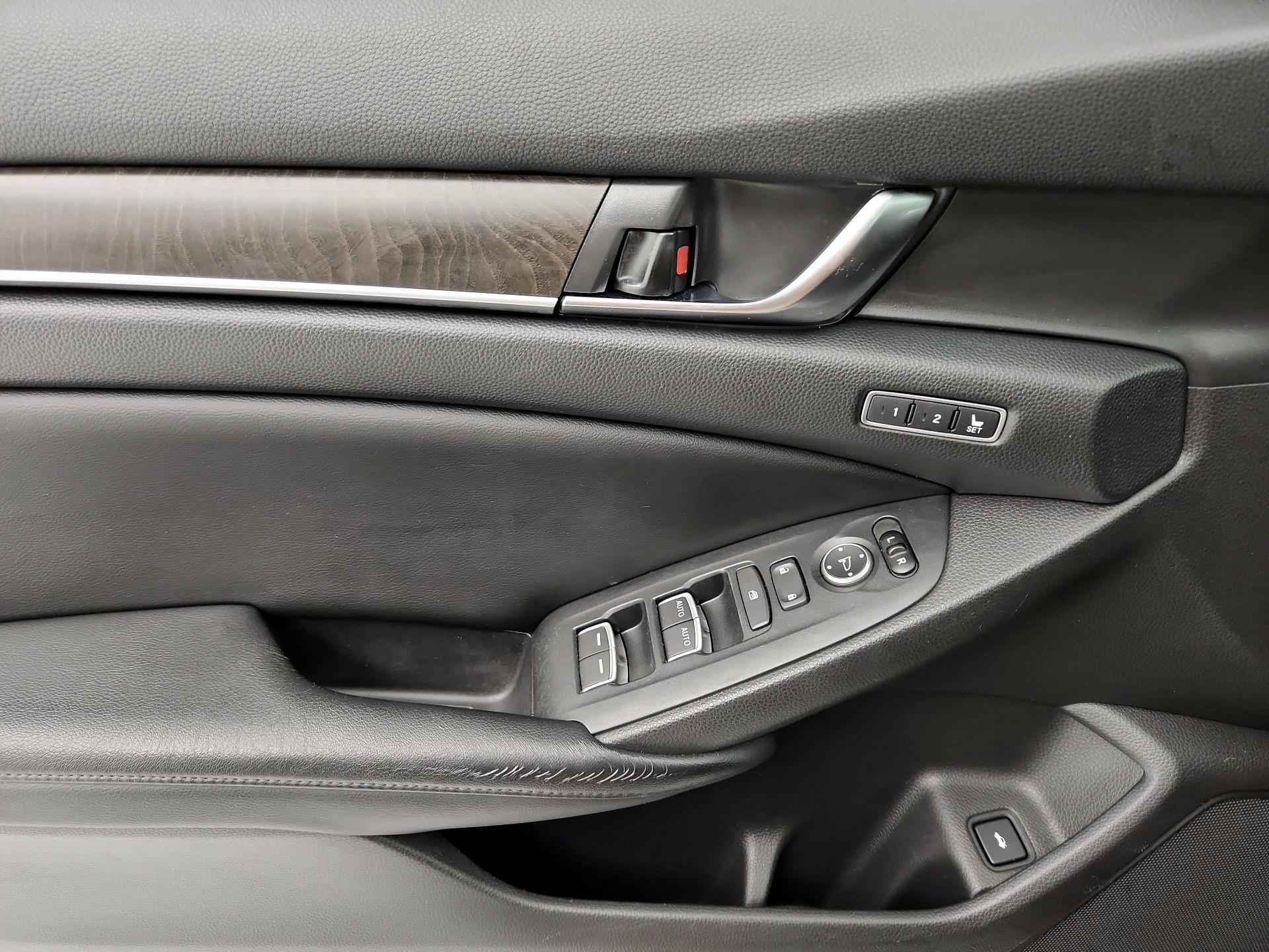 Thumbnail: 2018 Honda Accord - 12