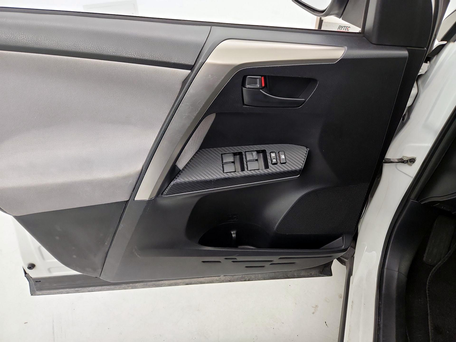 Thumbnail: 2014 Toyota RAV4 - 12