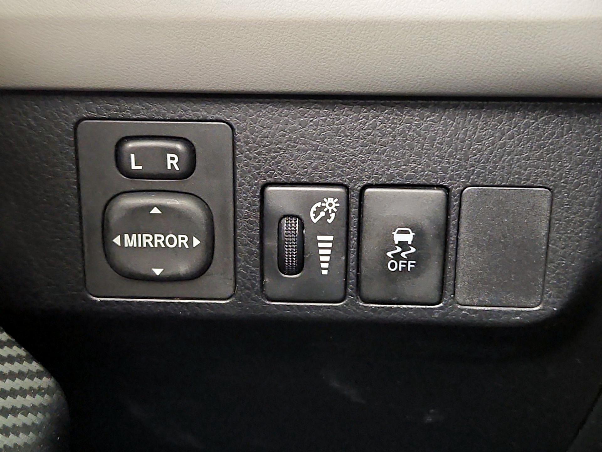 Thumbnail: 2014 Toyota RAV4 - 13