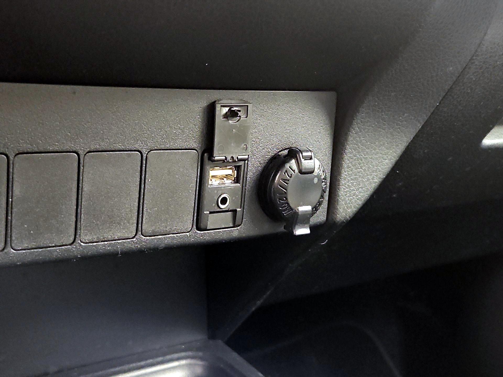 Thumbnail: 2014 Toyota RAV4 - 18