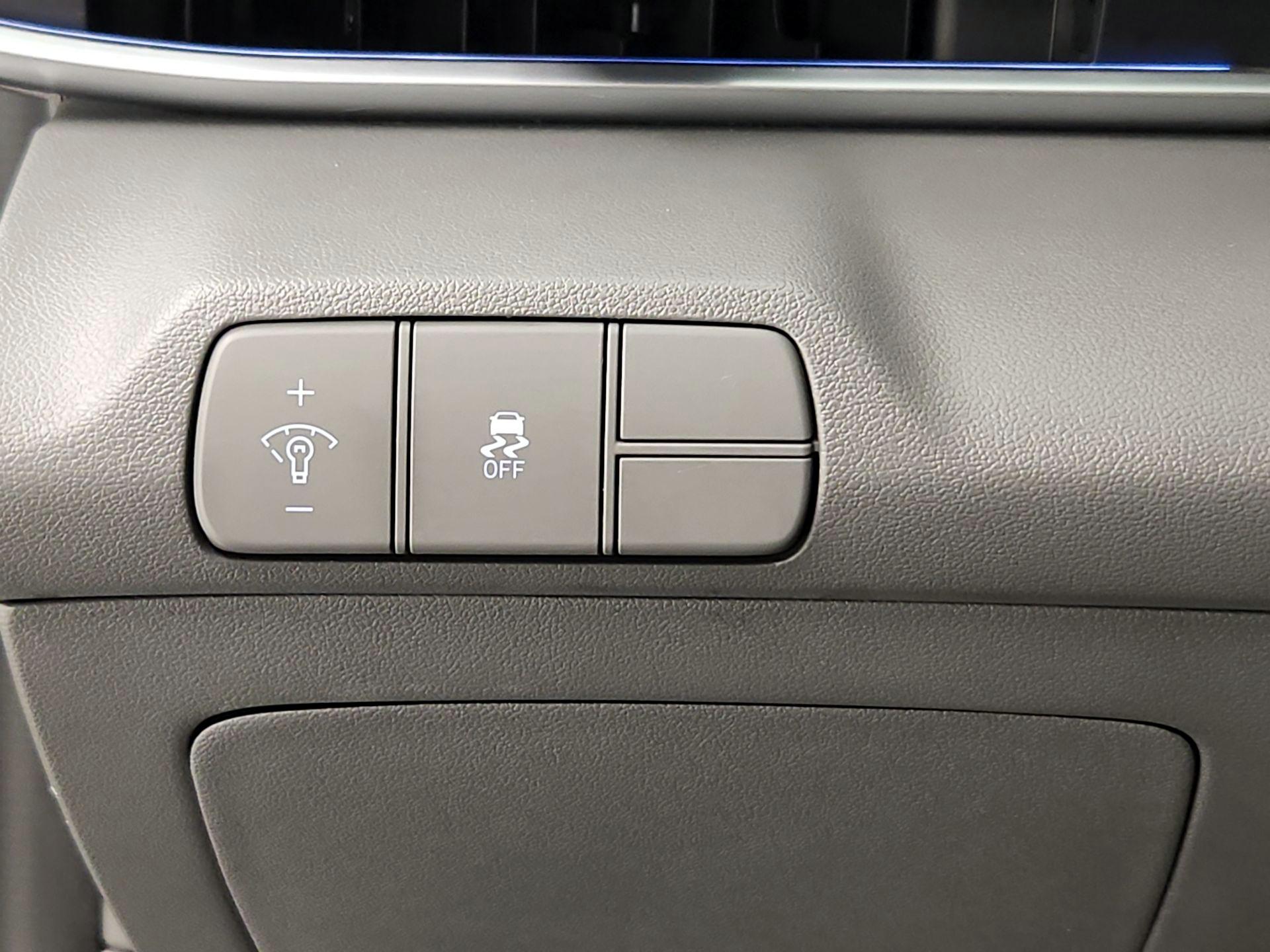 Thumbnail: 2025 Hyundai Elantra - 13