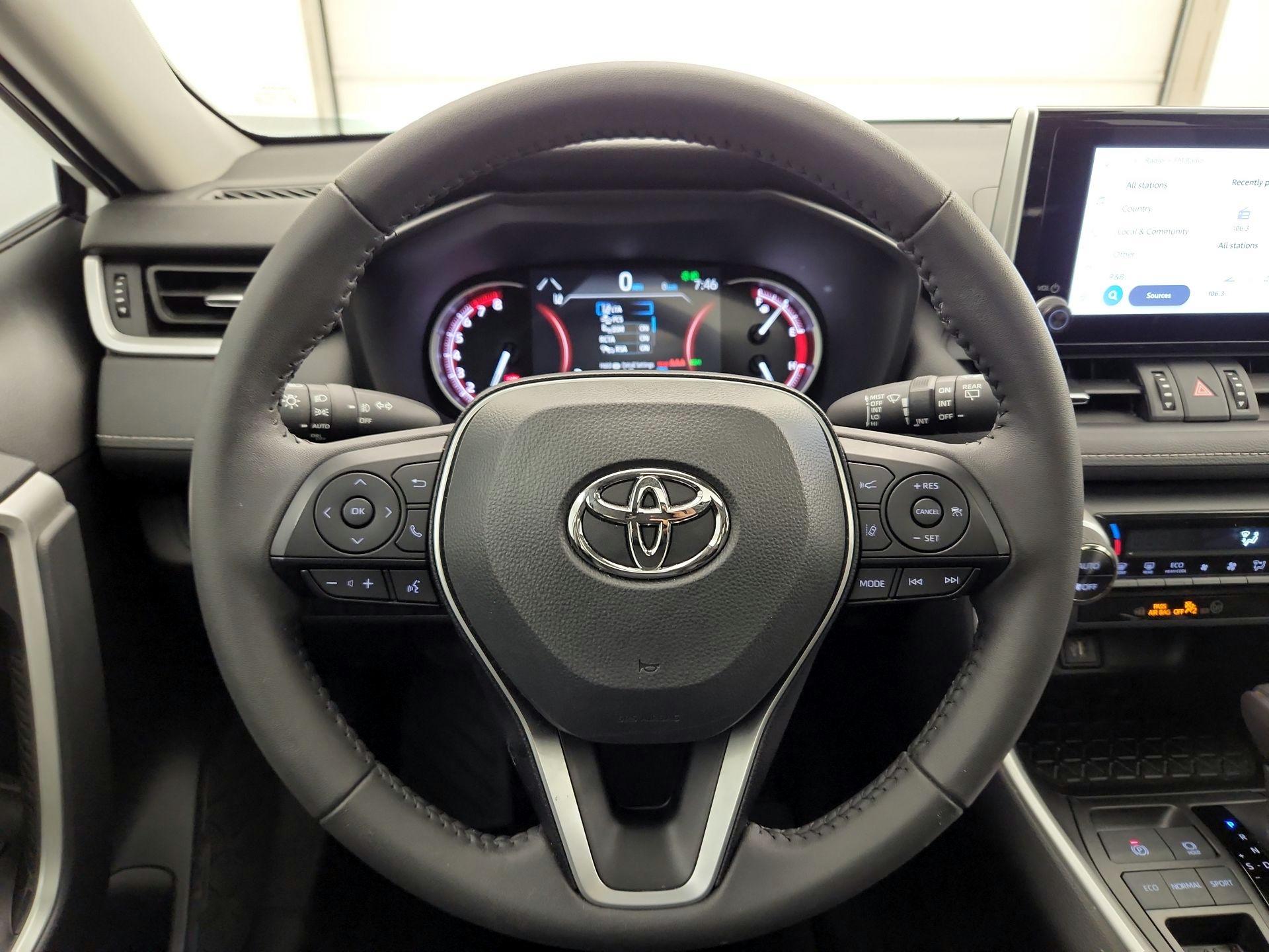 Thumbnail: 2025 Toyota RAV4 - 10