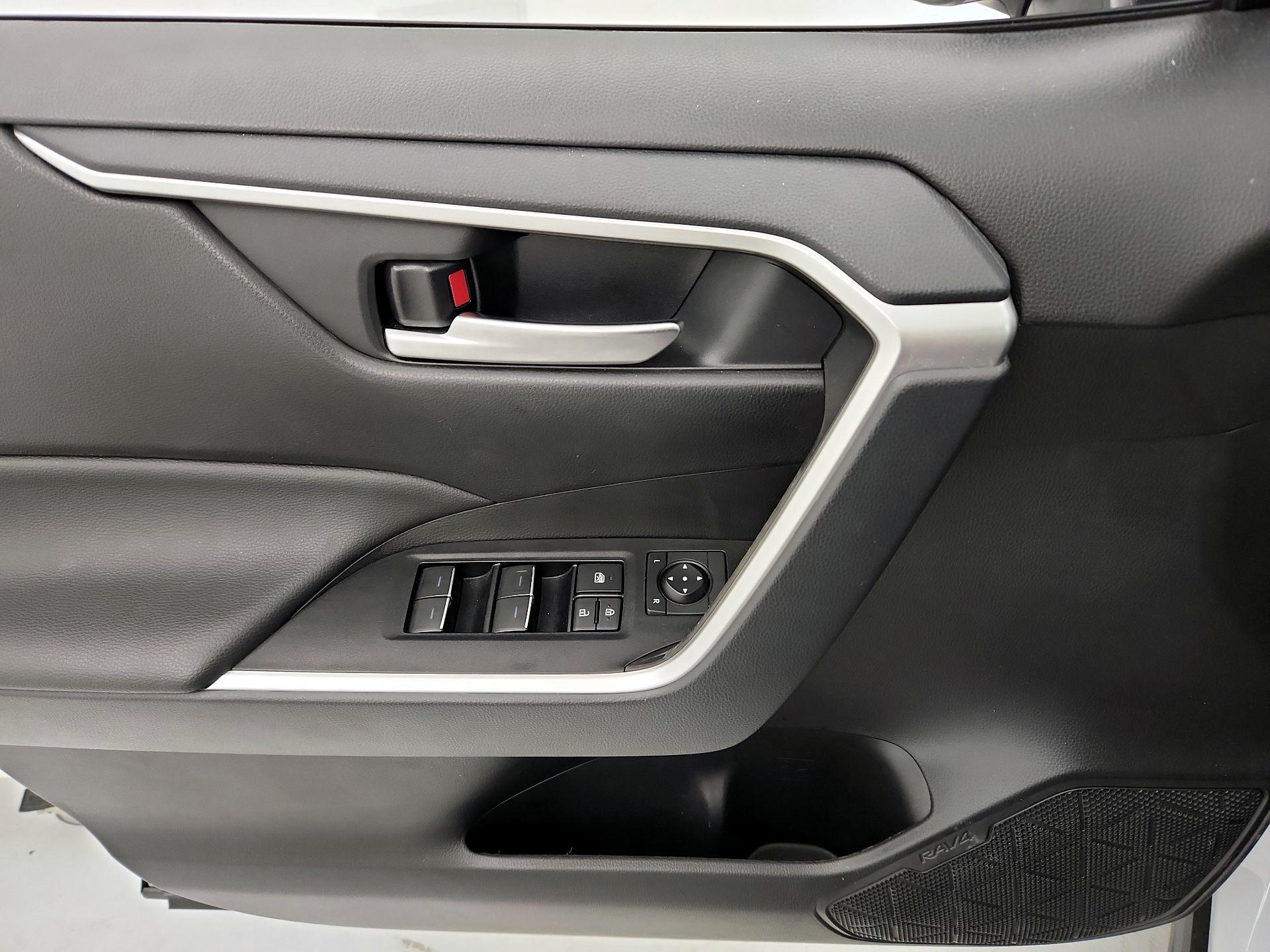 Thumbnail: 2025 Toyota RAV4 - 12