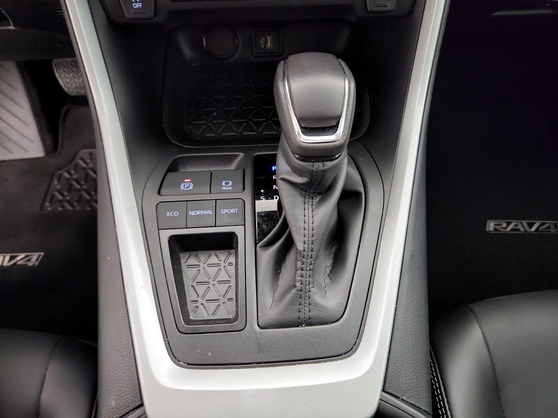 Thumbnail: 2025 Toyota RAV4 - 17