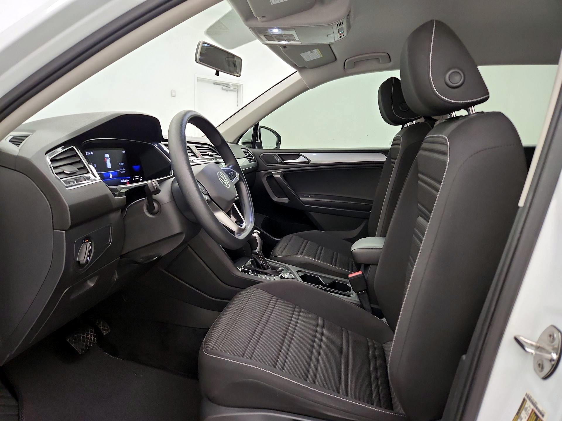 Thumbnail: 2022 Volkswagen Tiguan - 11