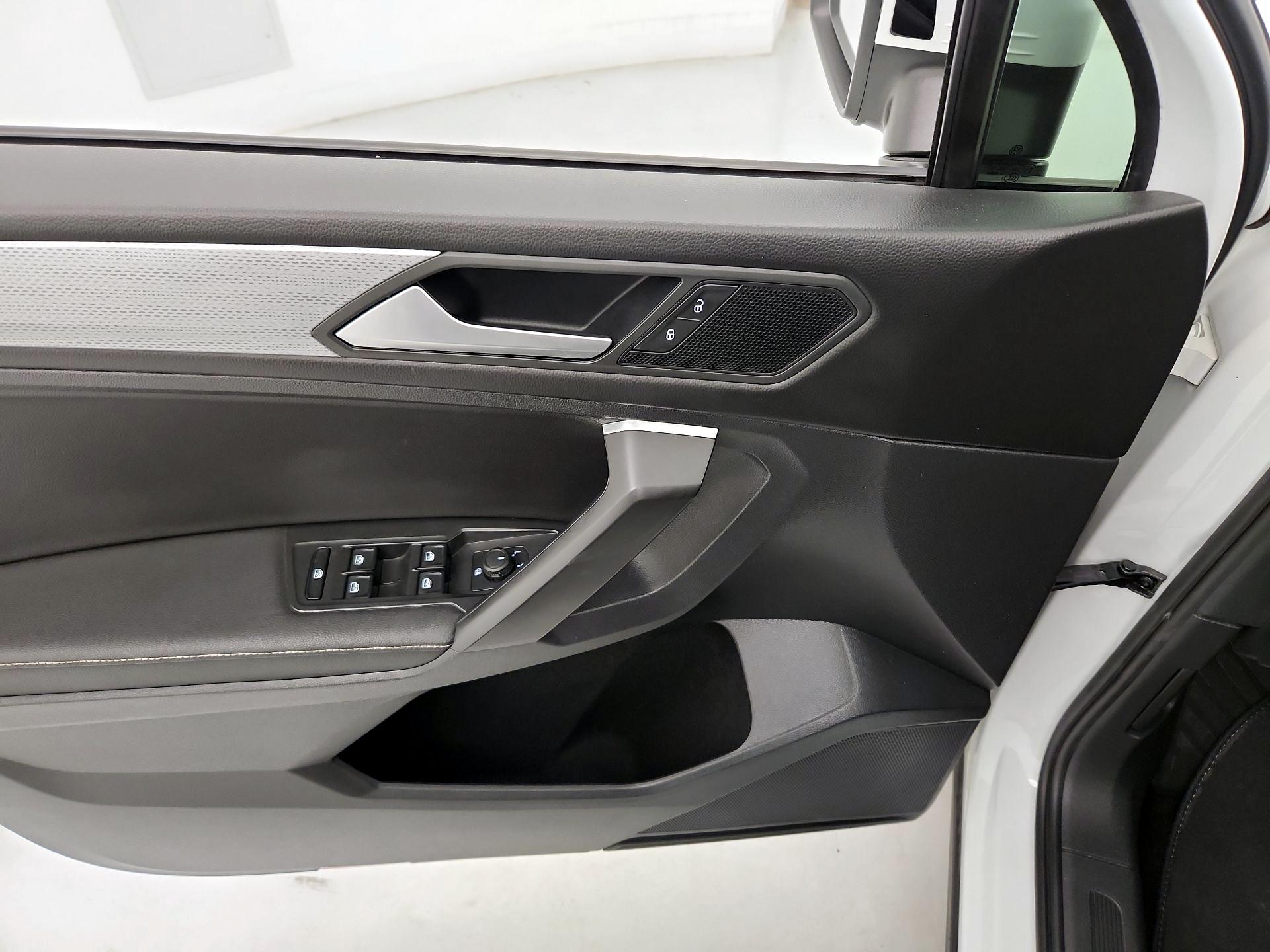 Thumbnail: 2022 Volkswagen Tiguan - 12