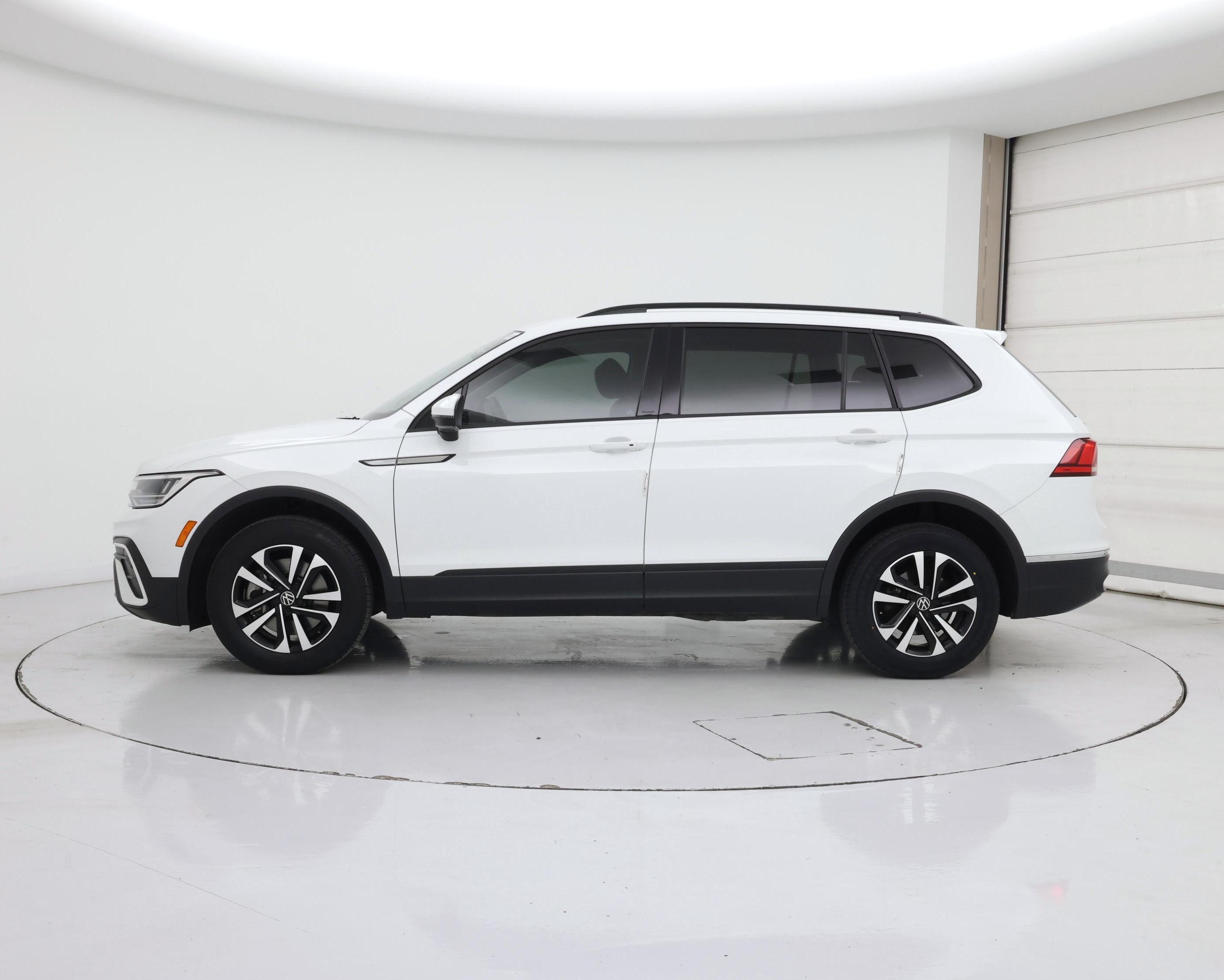 Thumbnail: 2022 Volkswagen Tiguan - 3