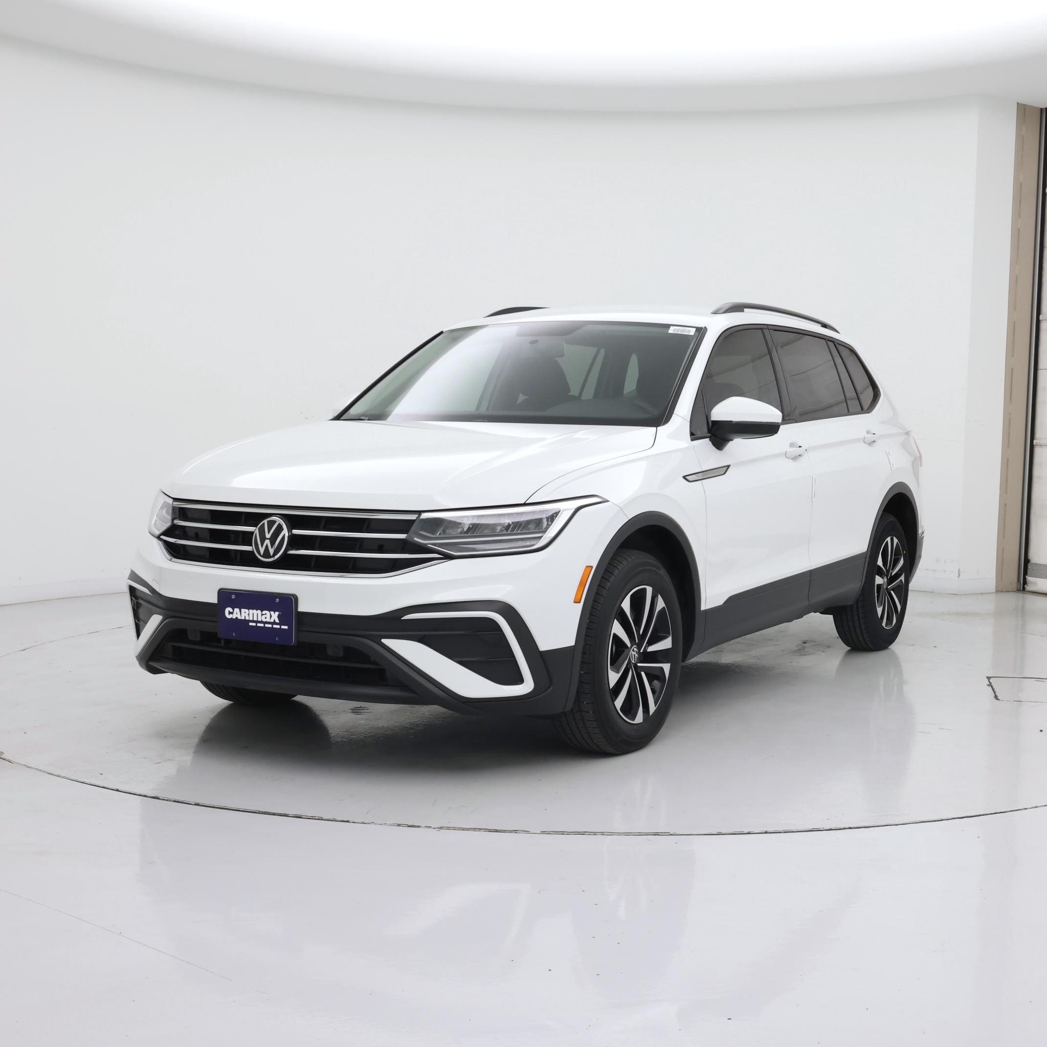 Thumbnail: 2022 Volkswagen Tiguan - 4