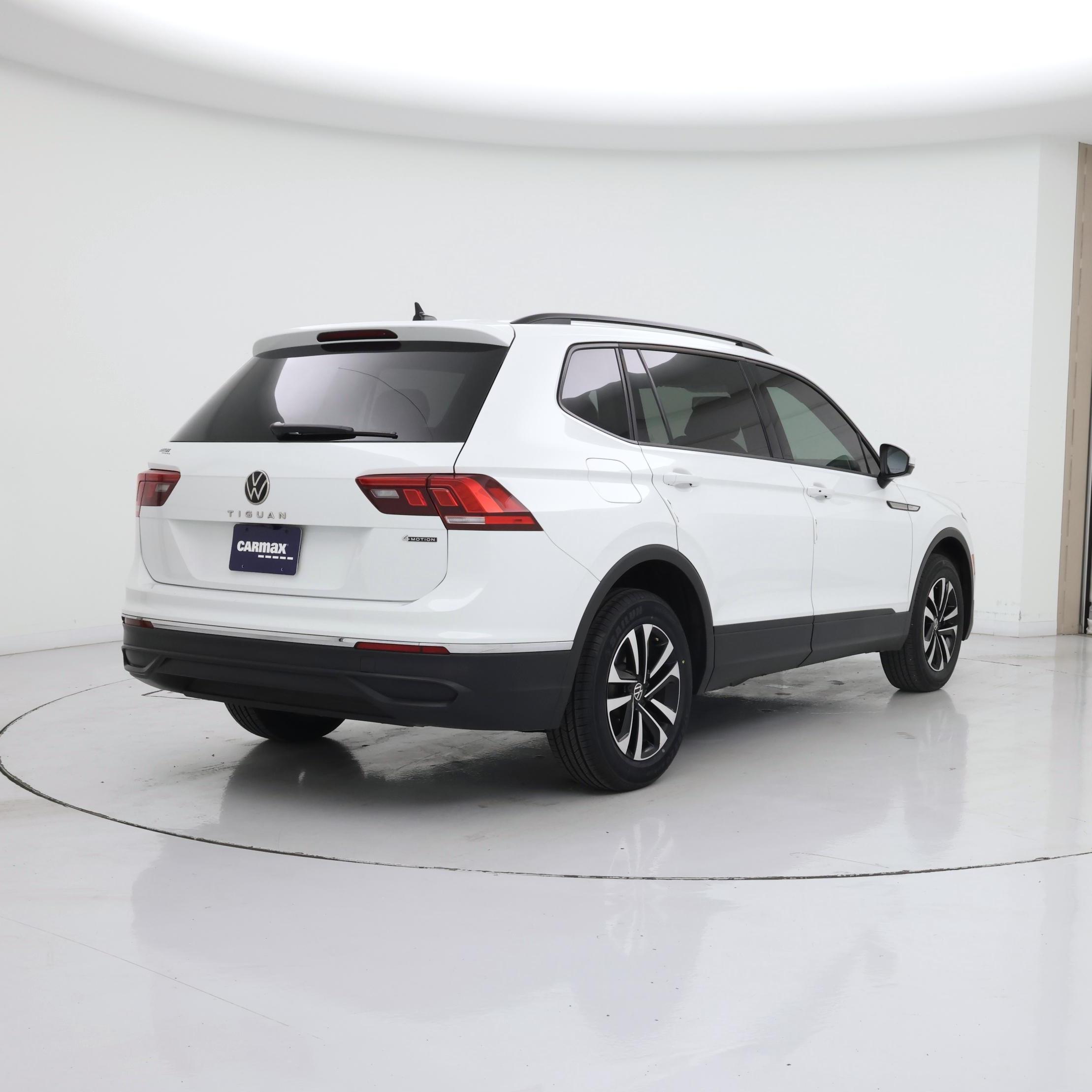 Thumbnail: 2022 Volkswagen Tiguan - 8