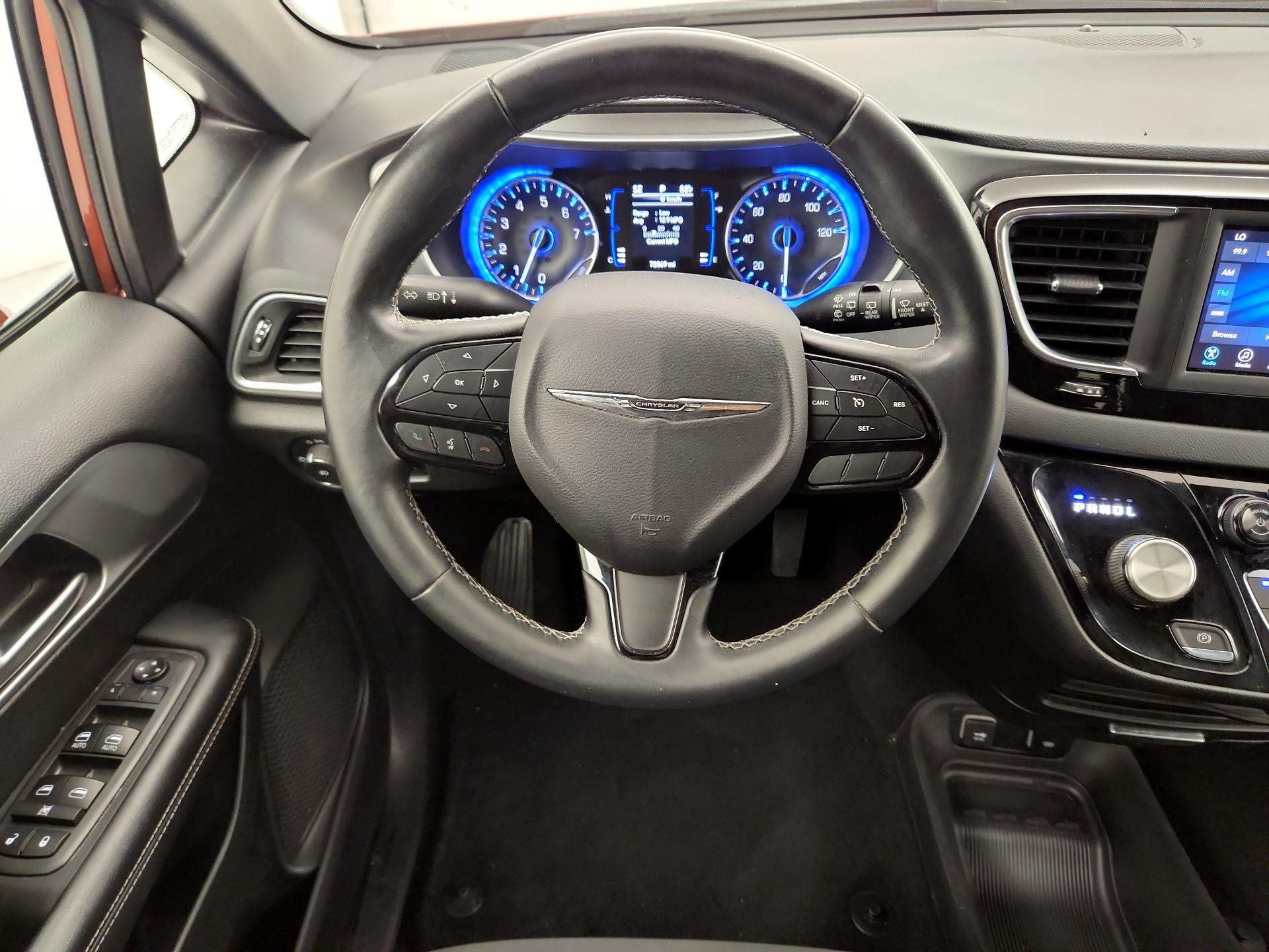 Thumbnail: 2018 Chrysler Pacifica - 10