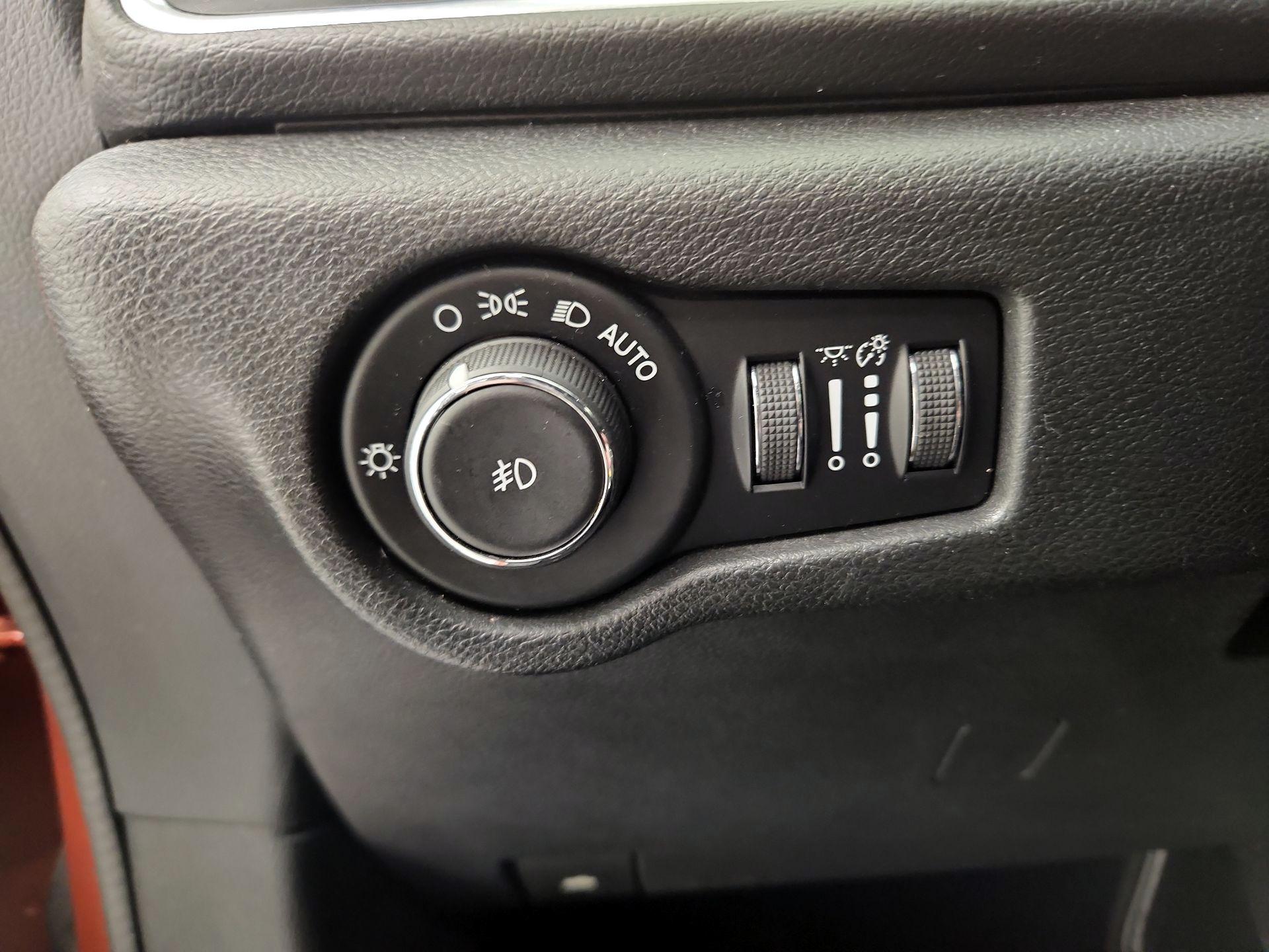 Thumbnail: 2018 Chrysler Pacifica - 13