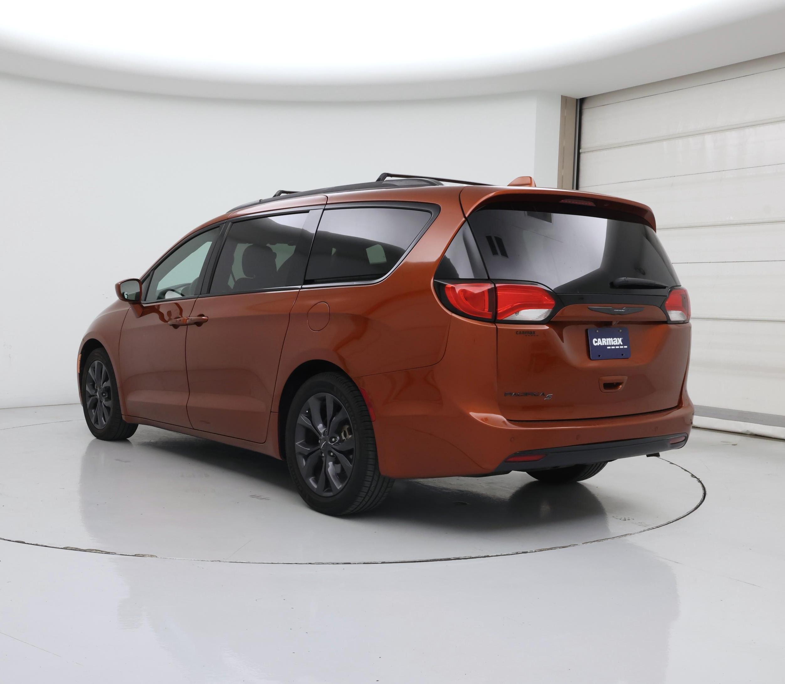 Thumbnail: 2018 Chrysler Pacifica - 2