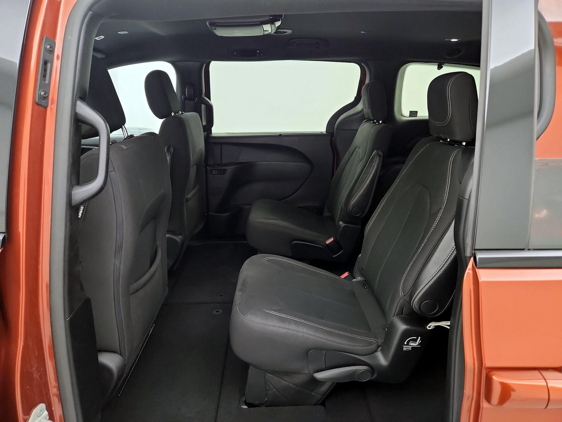 Thumbnail: 2018 Chrysler Pacifica - 19