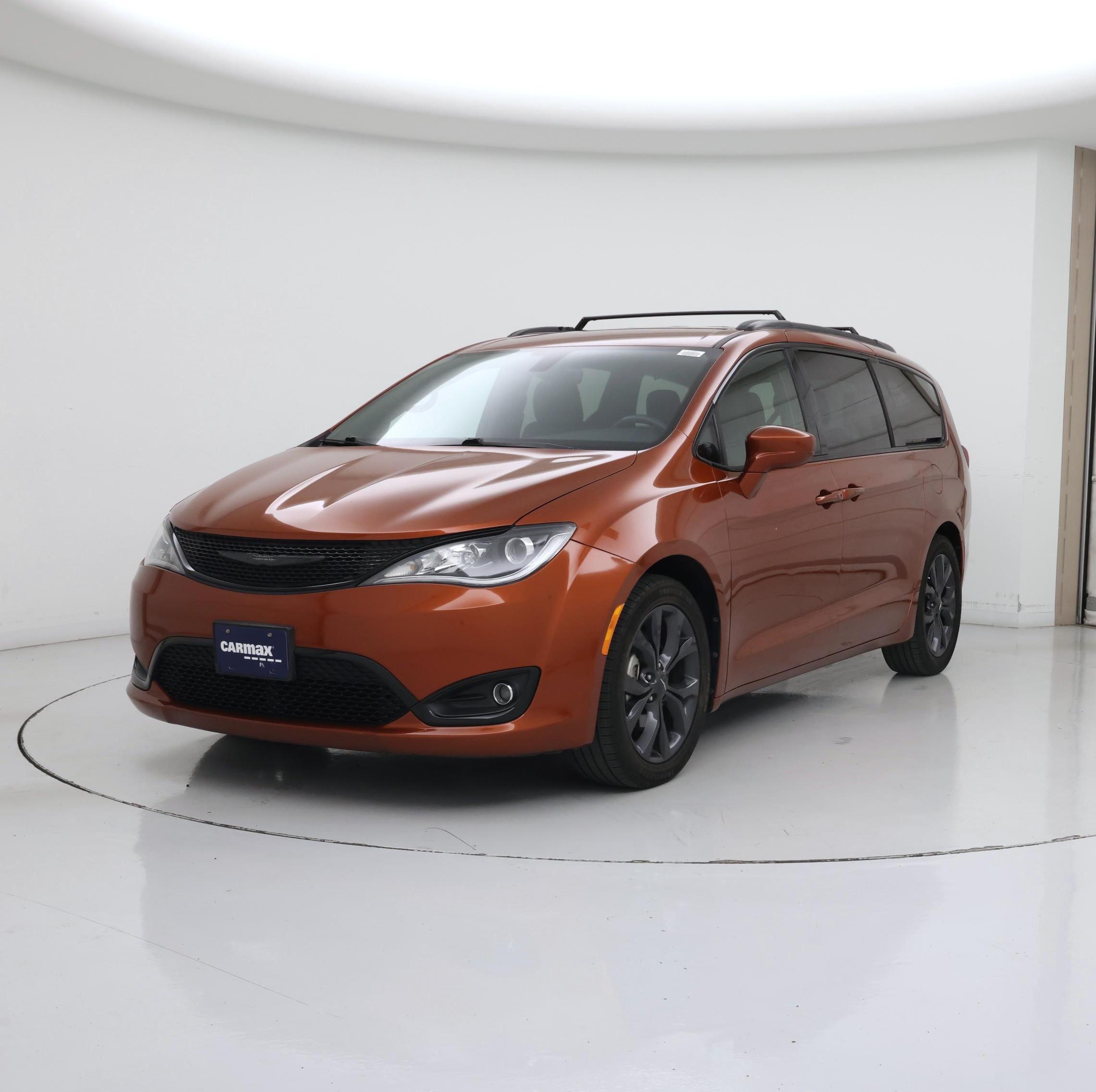 Thumbnail: 2018 Chrysler Pacifica - 4