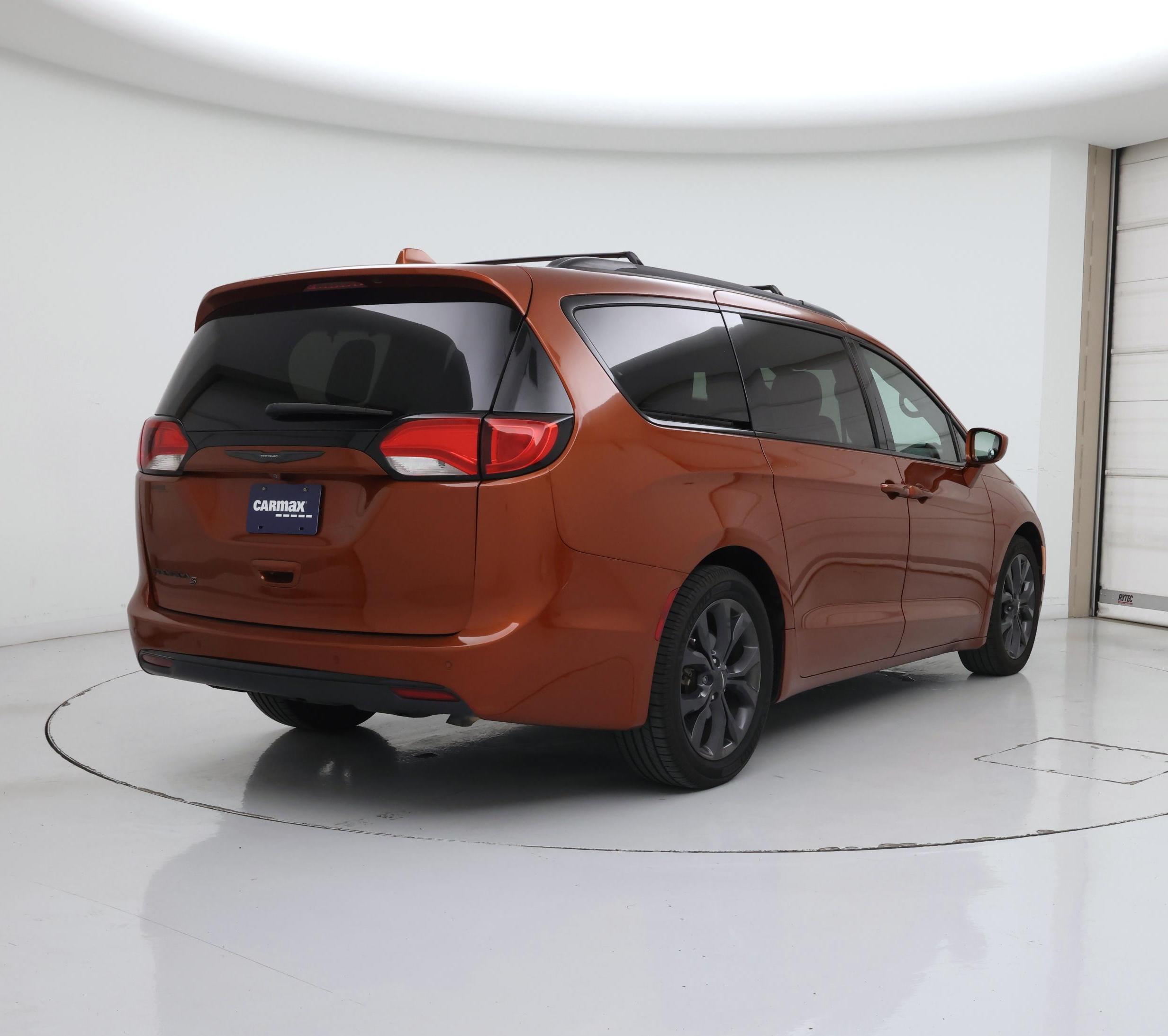 Thumbnail: 2018 Chrysler Pacifica - 8